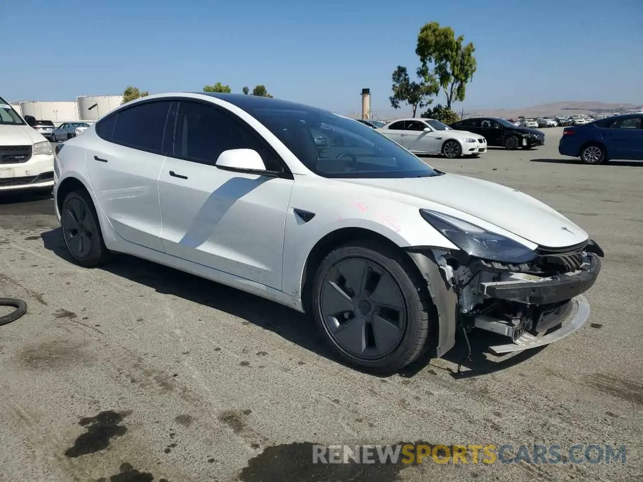4 Photograph of a damaged car 5YJ3E1EA9NF302093 TESLA MODEL 3 2022