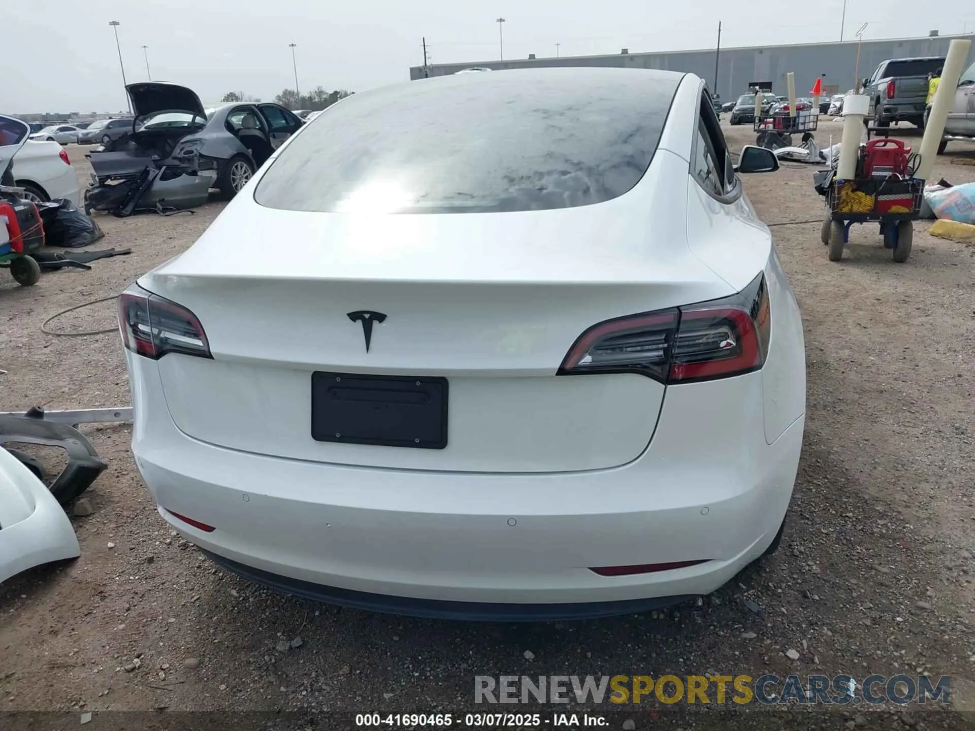 17 Photograph of a damaged car 5YJ3E1EA9NF337989 TESLA MODEL 3 2022