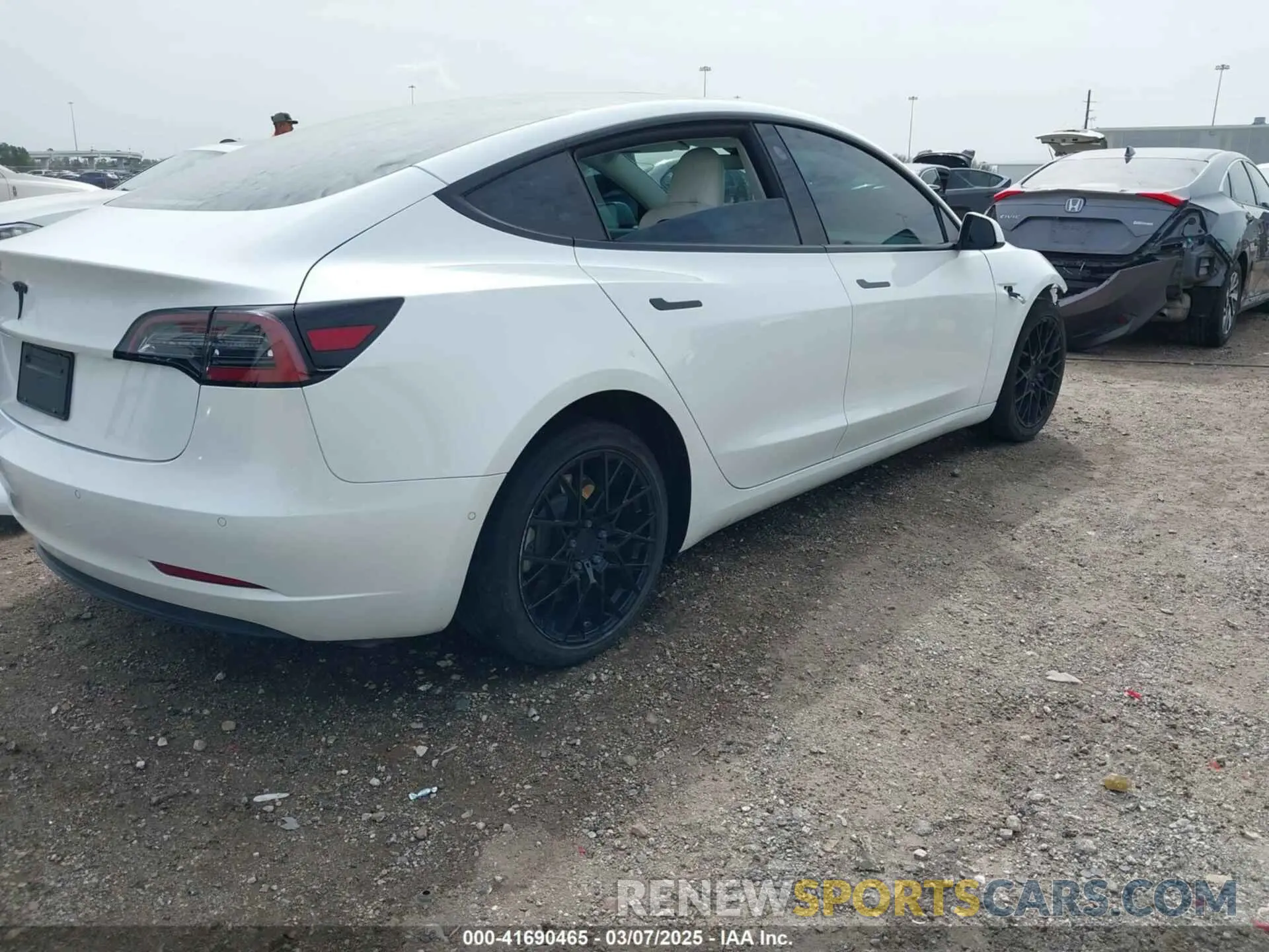 4 Photograph of a damaged car 5YJ3E1EA9NF337989 TESLA MODEL 3 2022