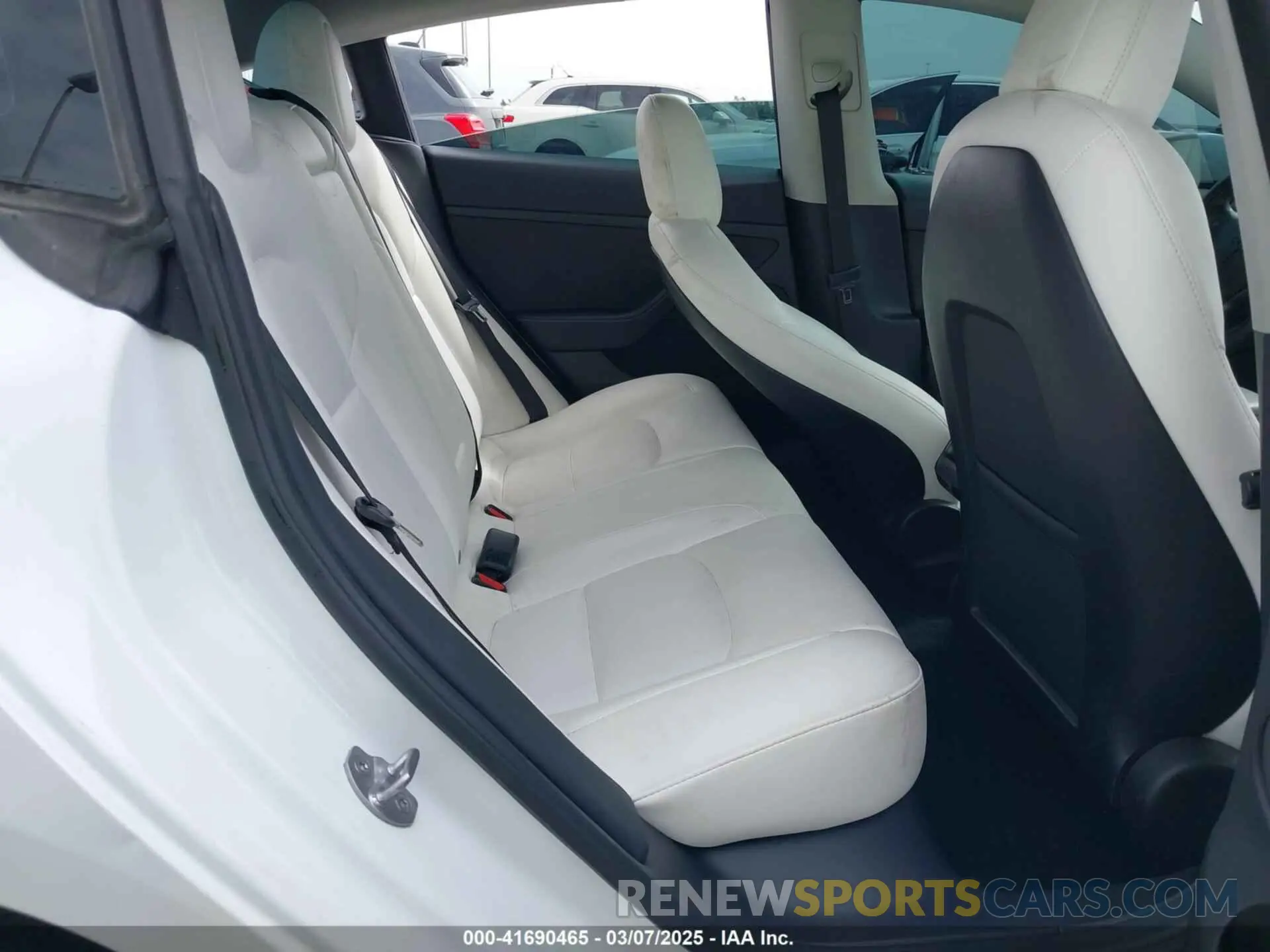 8 Photograph of a damaged car 5YJ3E1EA9NF337989 TESLA MODEL 3 2022