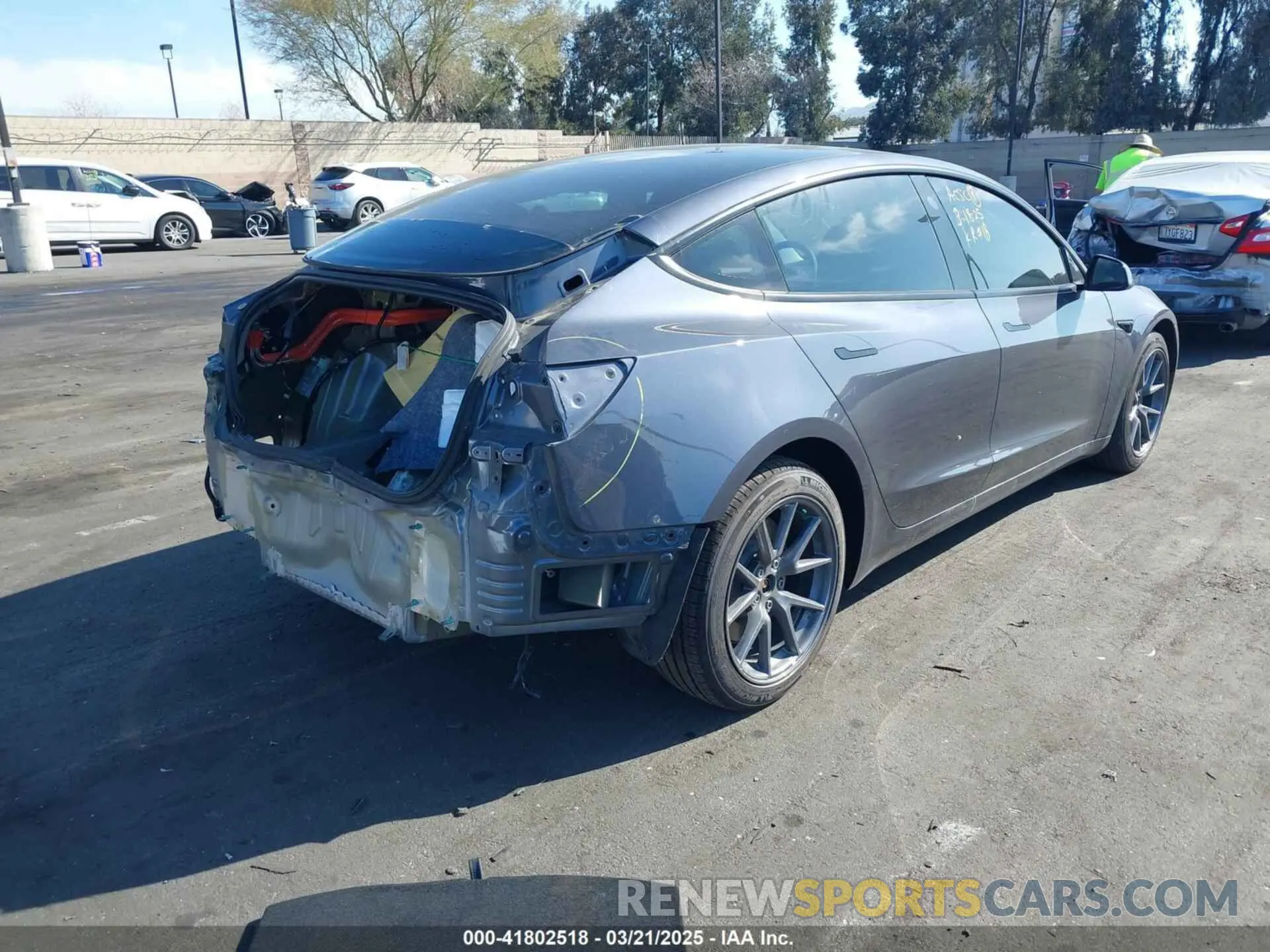 4 Photograph of a damaged car 5YJ3E1EA9NF343579 TESLA MODEL 3 2022