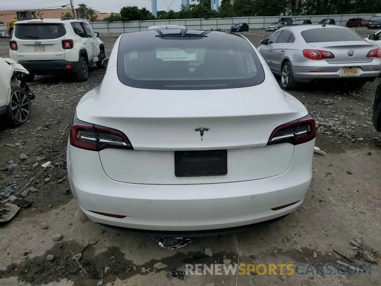 6 Photograph of a damaged car 5YJ3E1EAXNF114036 TESLA MODEL 3 2022