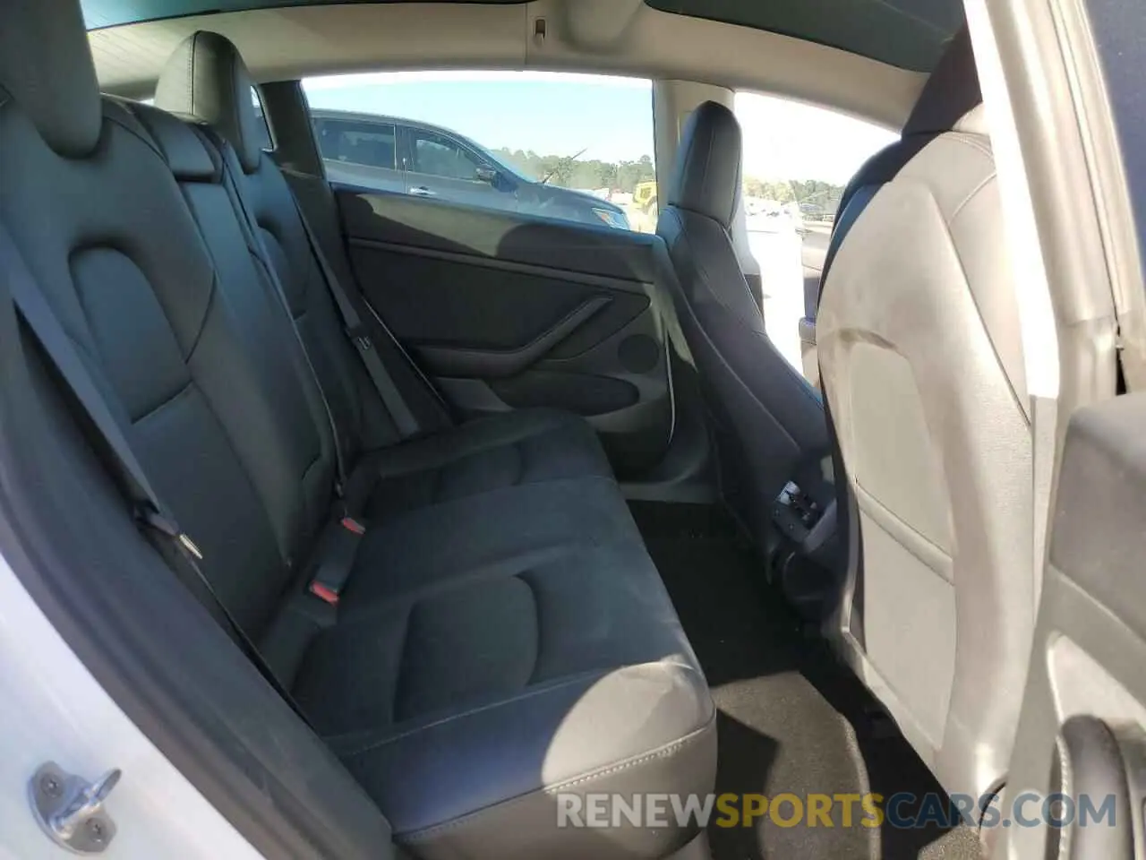 6 Photograph of a damaged car 5YJ3E1EAXNF143861 TESLA MODEL 3 2022