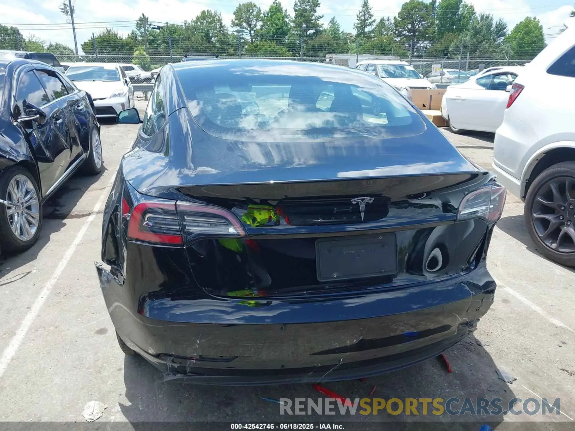 16 Photograph of a damaged car 5YJ3E1EAXNF291170 TESLA MODEL 3 2022