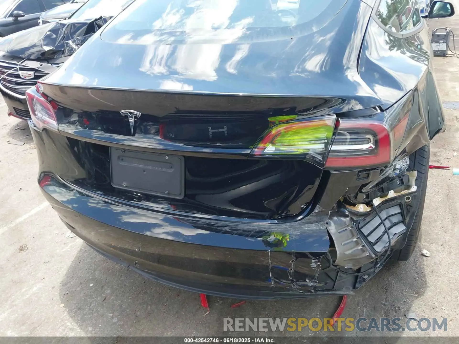 21 Photograph of a damaged car 5YJ3E1EAXNF291170 TESLA MODEL 3 2022
