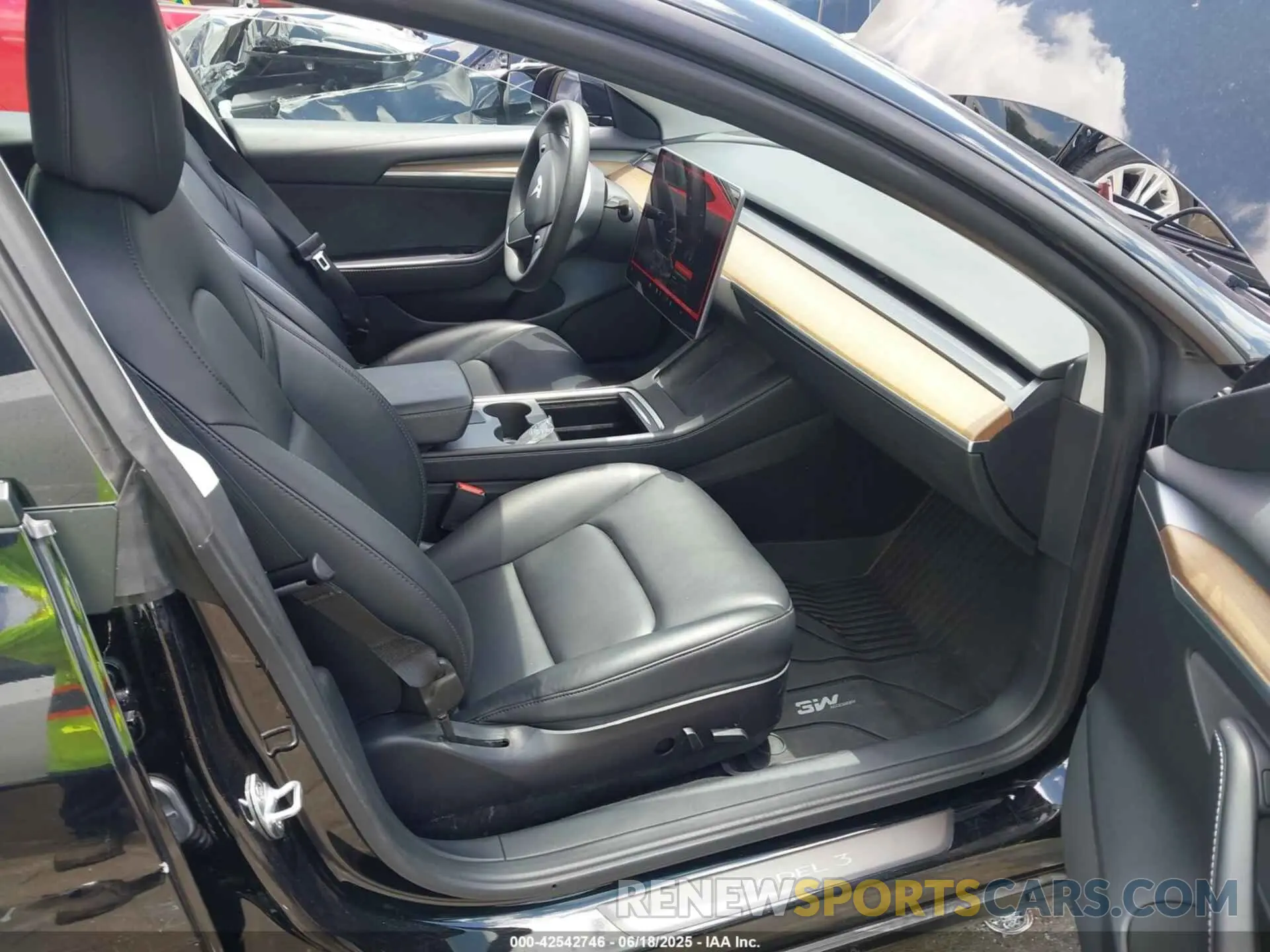5 Photograph of a damaged car 5YJ3E1EAXNF291170 TESLA MODEL 3 2022