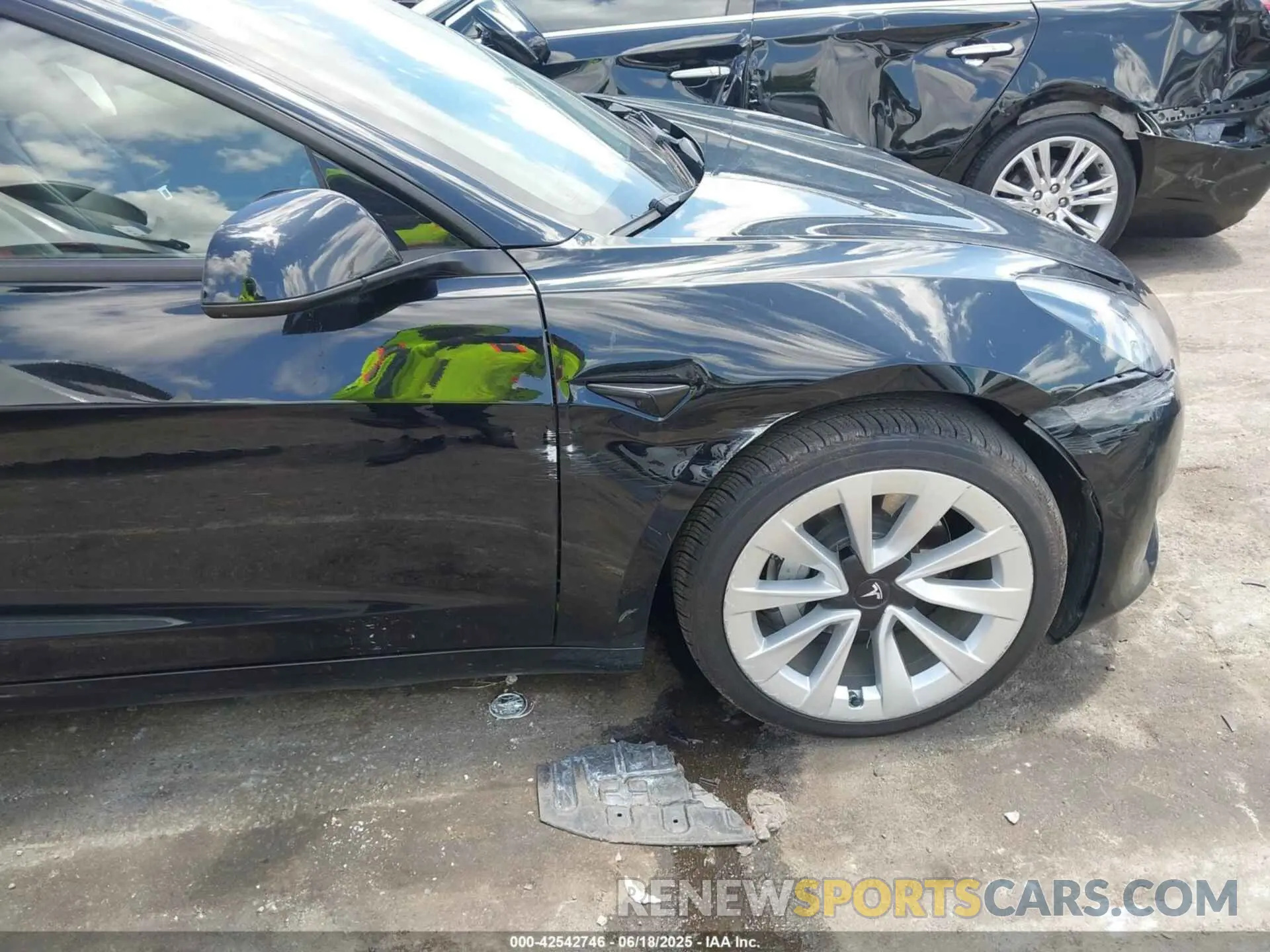 6 Photograph of a damaged car 5YJ3E1EAXNF291170 TESLA MODEL 3 2022