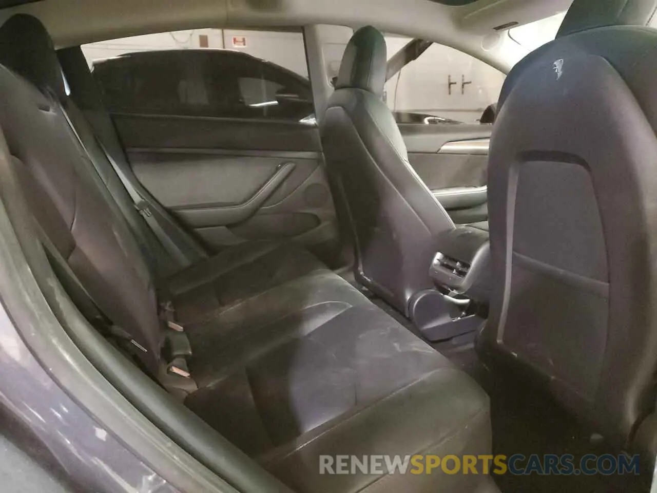 11 Photograph of a damaged car 5YJ3E1EAXNF313989 TESLA MODEL 3 2022