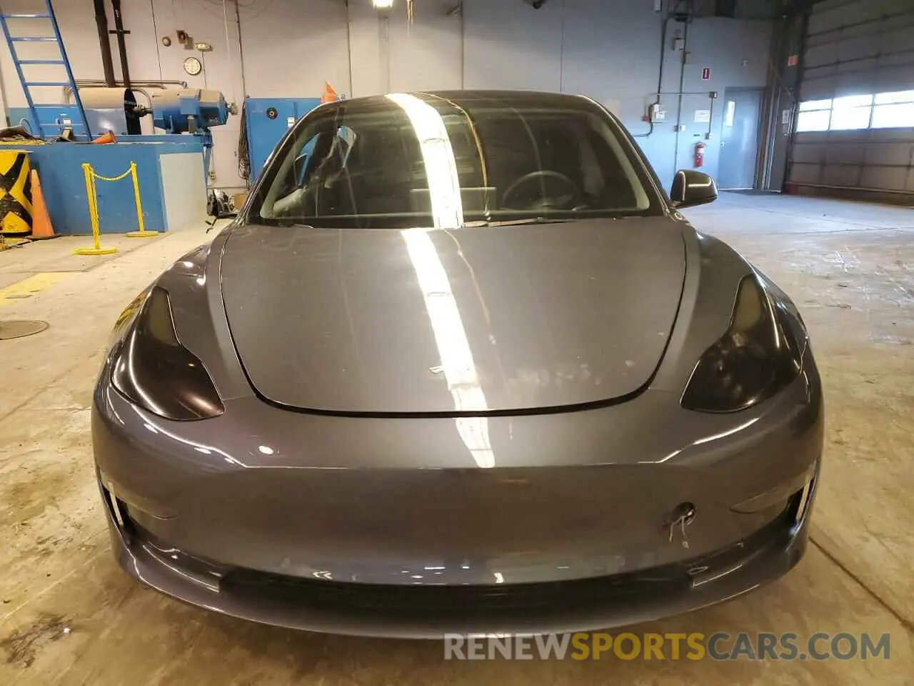 5 Photograph of a damaged car 5YJ3E1EAXNF313989 TESLA MODEL 3 2022