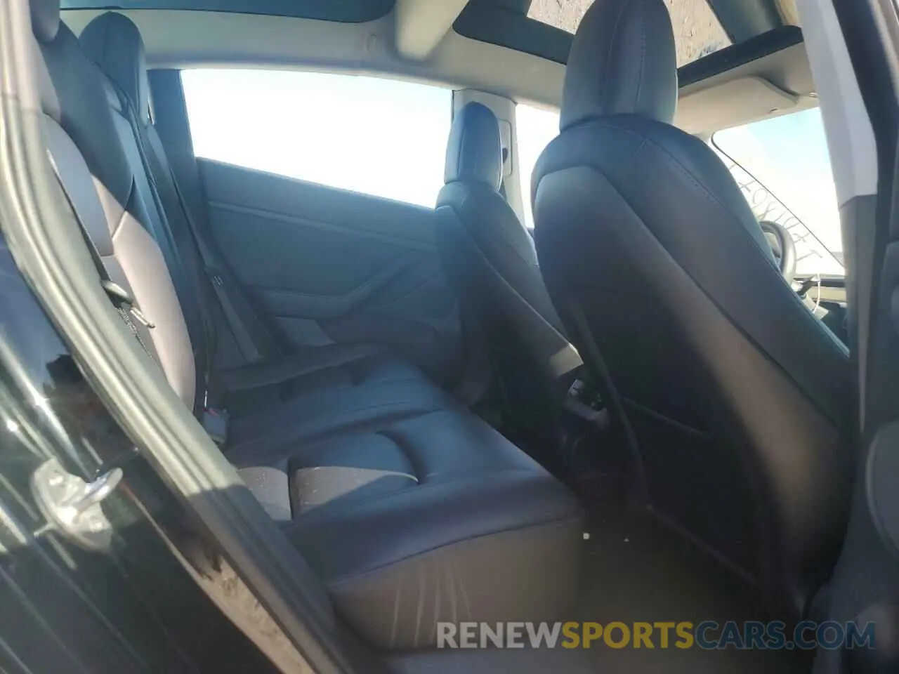 10 Photograph of a damaged car 5YJ3E1EAXNF369334 TESLA MODEL 3 2022