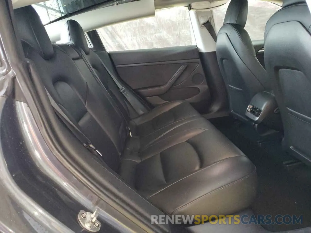 10 Photograph of a damaged car 5YJ3E1EAXNF370967 TESLA MODEL 3 2022