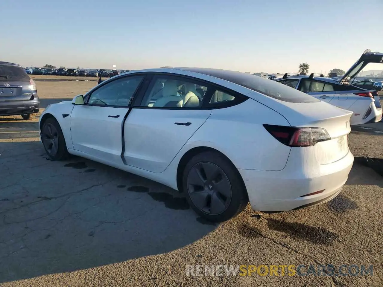 2 Photograph of a damaged car 5YJ3E1EAXNF373948 TESLA MODEL 3 2022