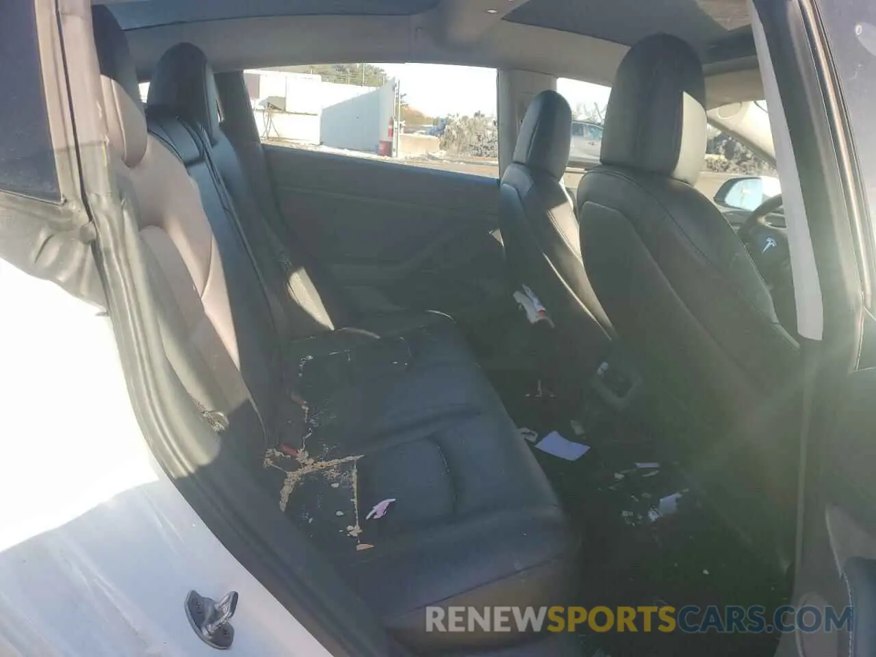 10 Photograph of a damaged car 5YJ3E1EB0NF111378 TESLA MODEL 3 2022