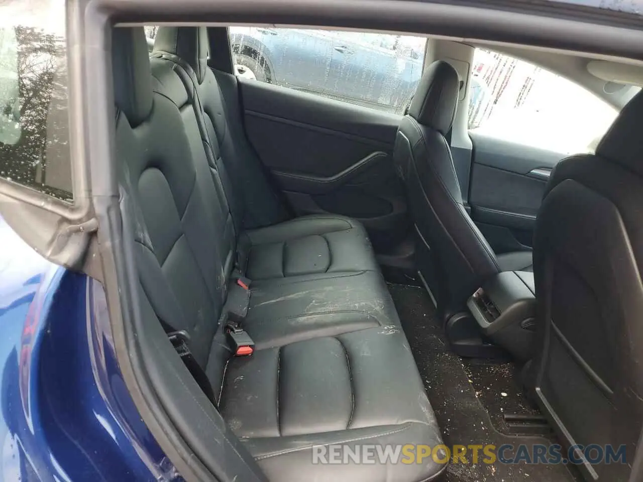 10 Photograph of a damaged car 5YJ3E1EB0NF173279 TESLA MODEL 3 2022