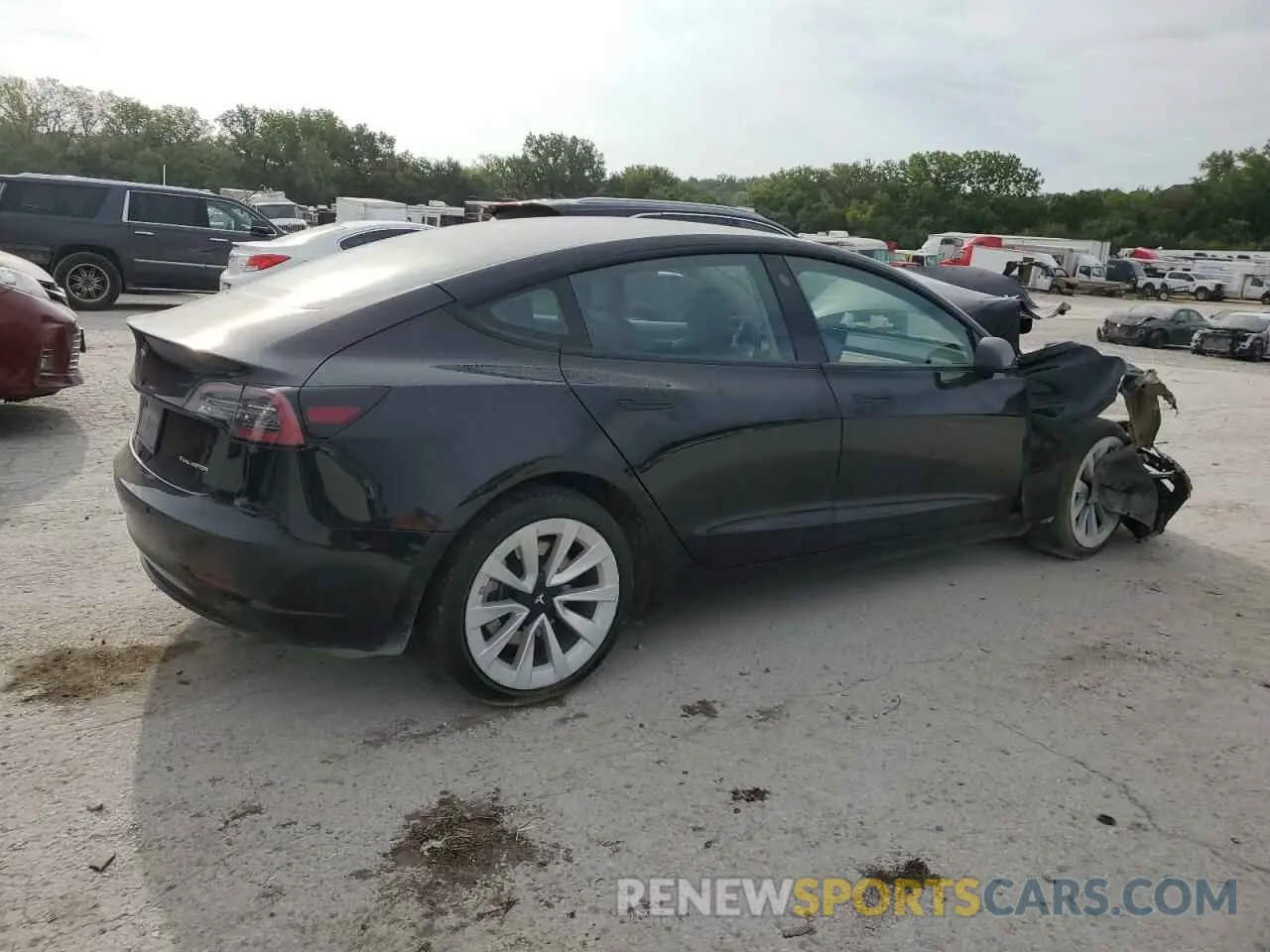 3 Photograph of a damaged car 5YJ3E1EB0NF186033 TESLA MODEL 3 2022