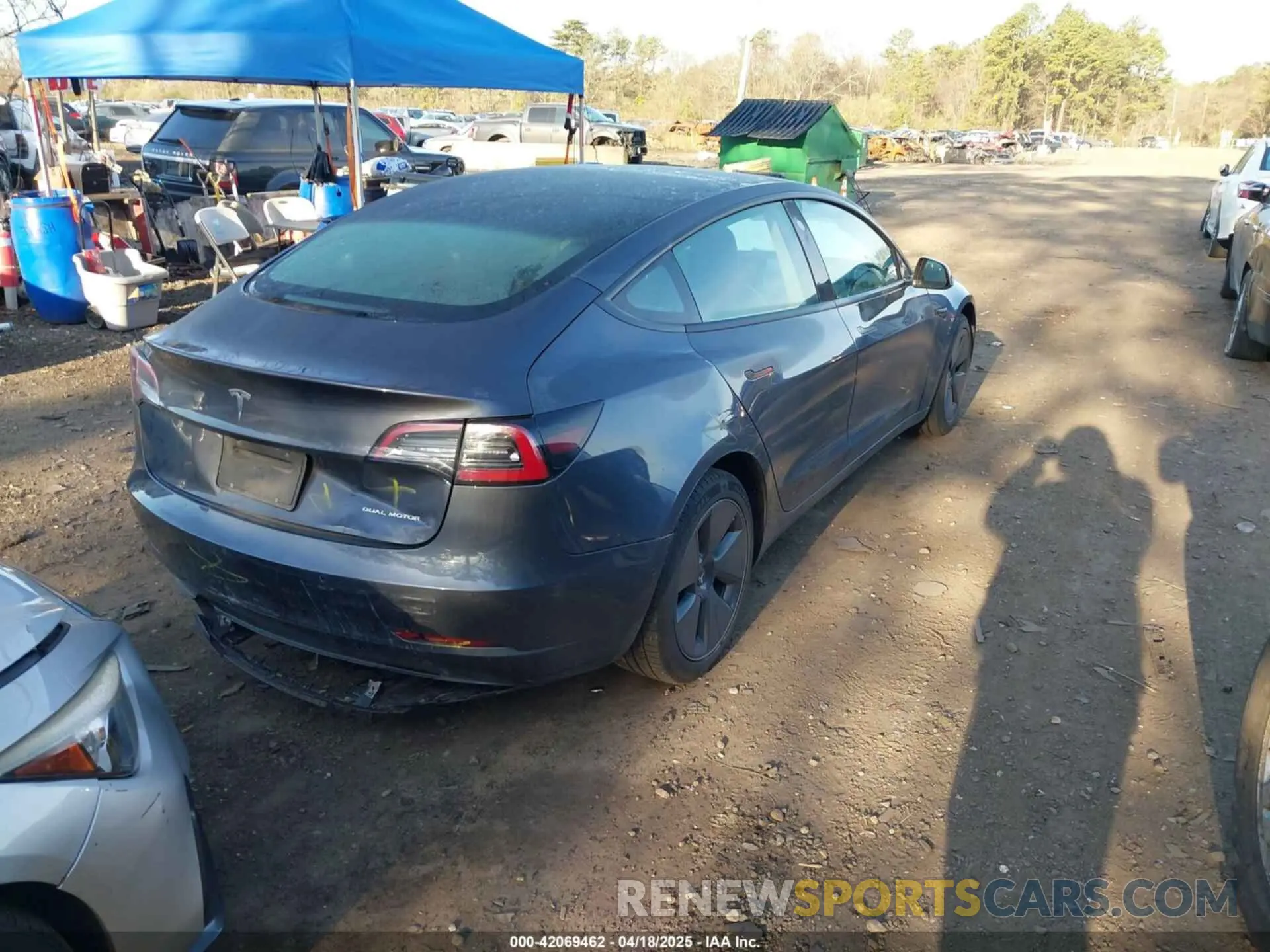 4 Photograph of a damaged car 5YJ3E1EB0NF243606 TESLA MODEL 3 2022