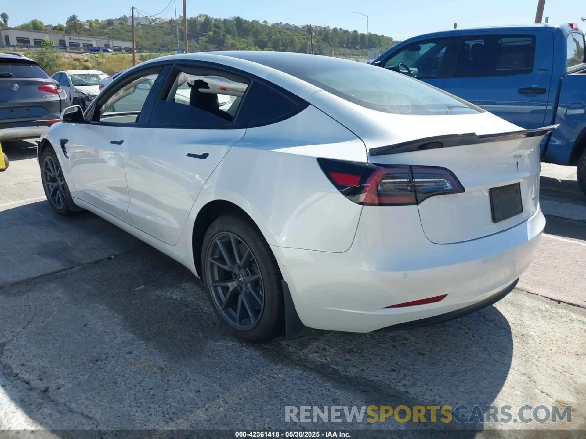 3 Photograph of a damaged car 5YJ3E1EB1NF106433 TESLA MODEL 3 2022
