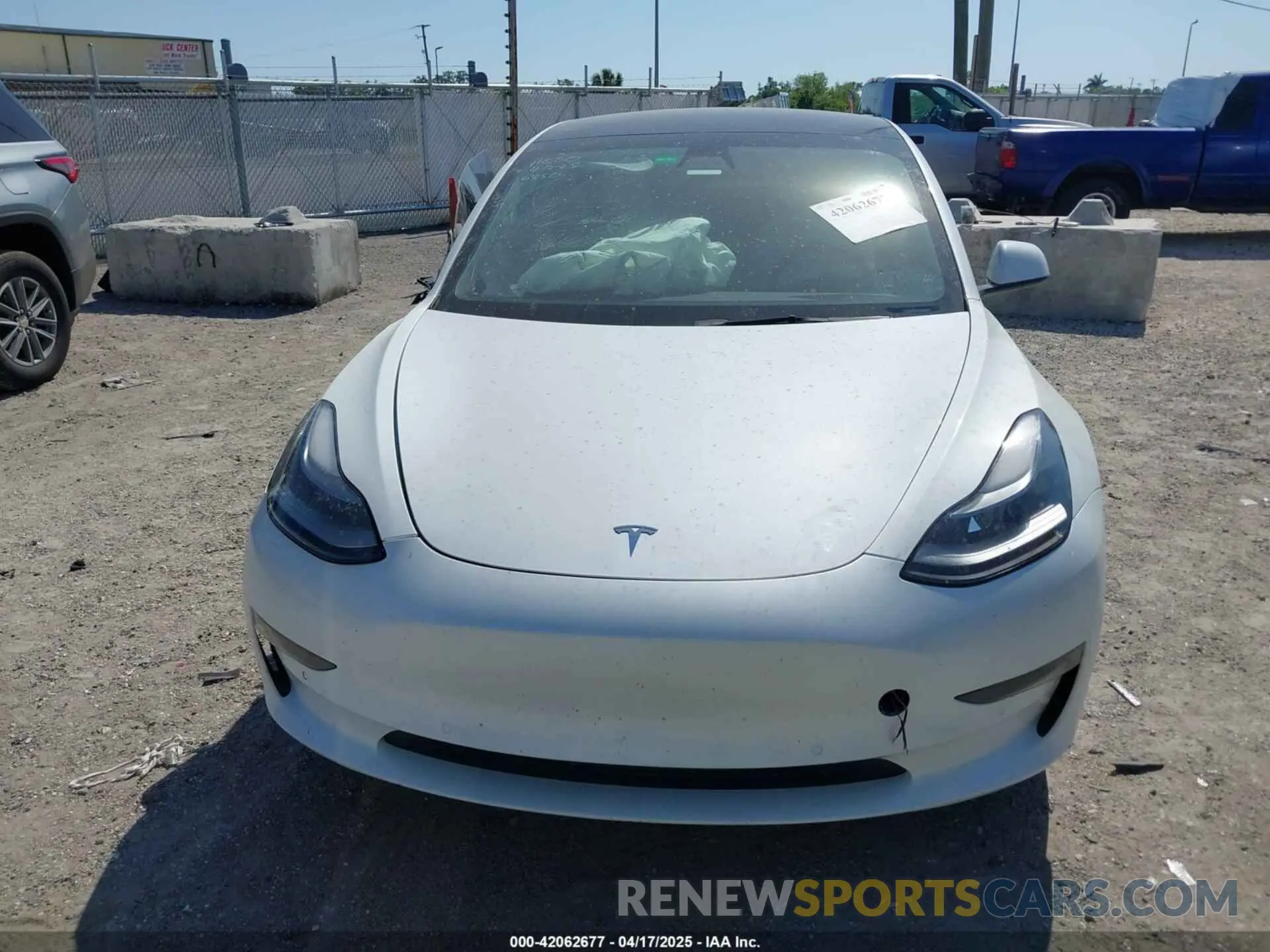 11 Photograph of a damaged car 5YJ3E1EB1NF116850 TESLA MODEL 3 2022