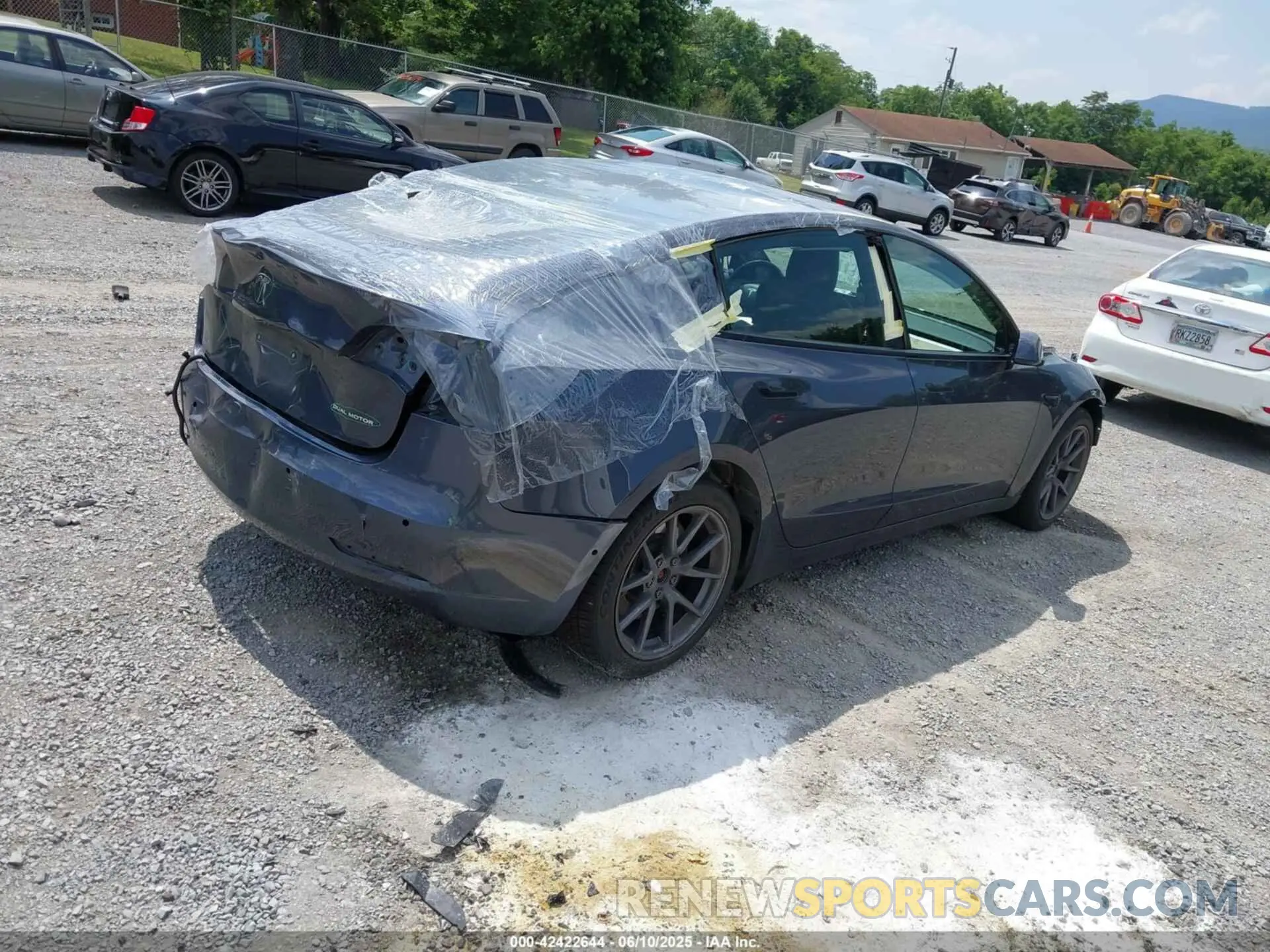 4 Фотография поврежденного автомобиля 5YJ3E1EB1NF121045 TESLA MODEL 3 2022