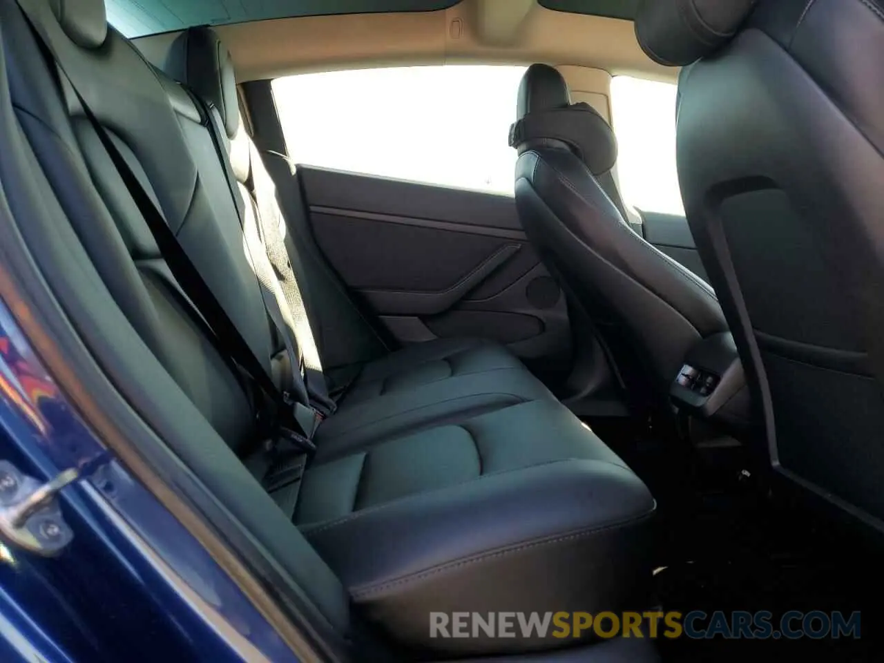 10 Photograph of a damaged car 5YJ3E1EB1NF182296 TESLA MODEL 3 2022
