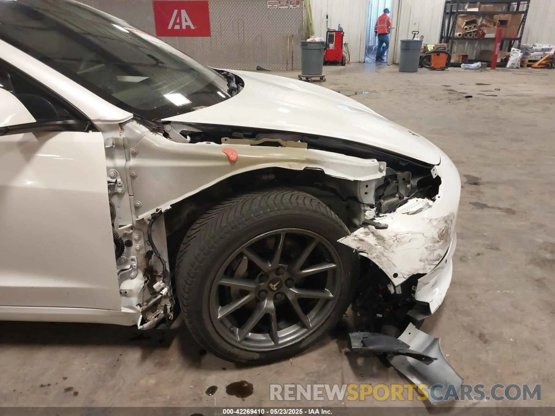 21 Photograph of a damaged car 5YJ3E1EB1NF196005 TESLA MODEL 3 2022