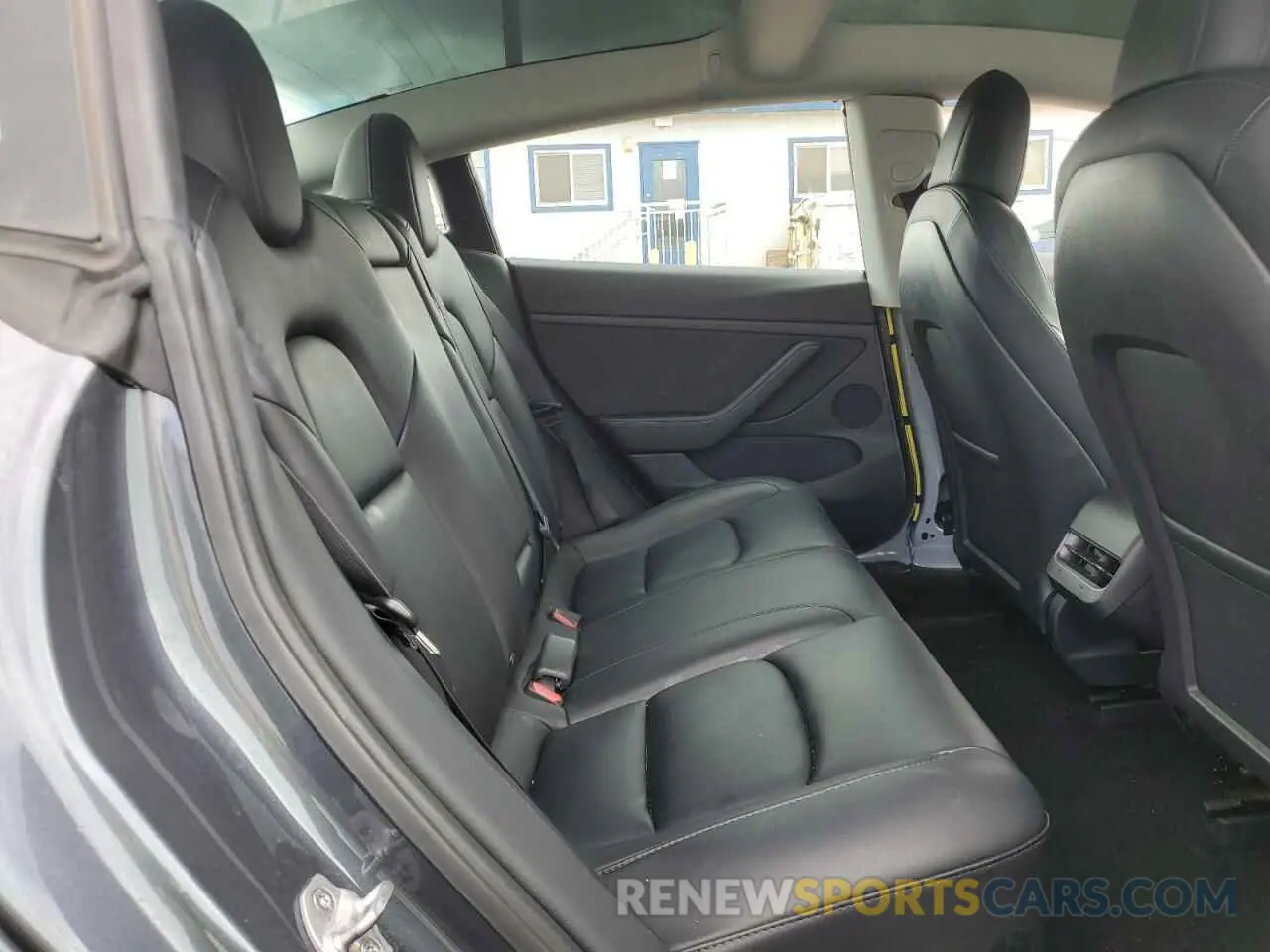 10 Photograph of a damaged car 5YJ3E1EB1NF256882 TESLA MODEL 3 2022