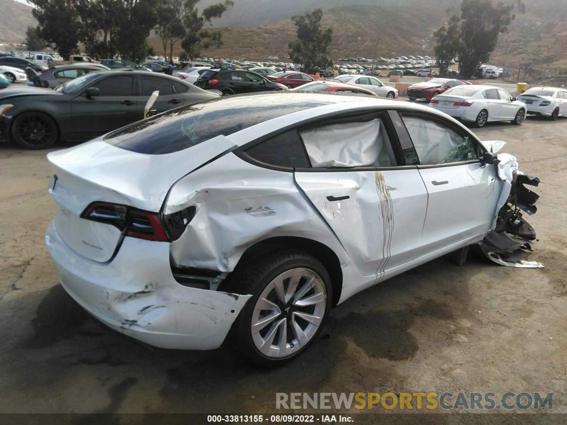 4 Фотография поврежденного автомобиля 5YJ3E1EB1NF272581 TESLA MODEL 3 2022