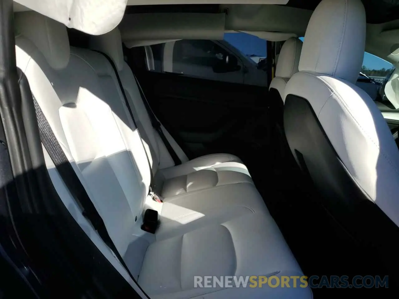 10 Photograph of a damaged car 5YJ3E1EB1NF273245 TESLA MODEL 3 2022