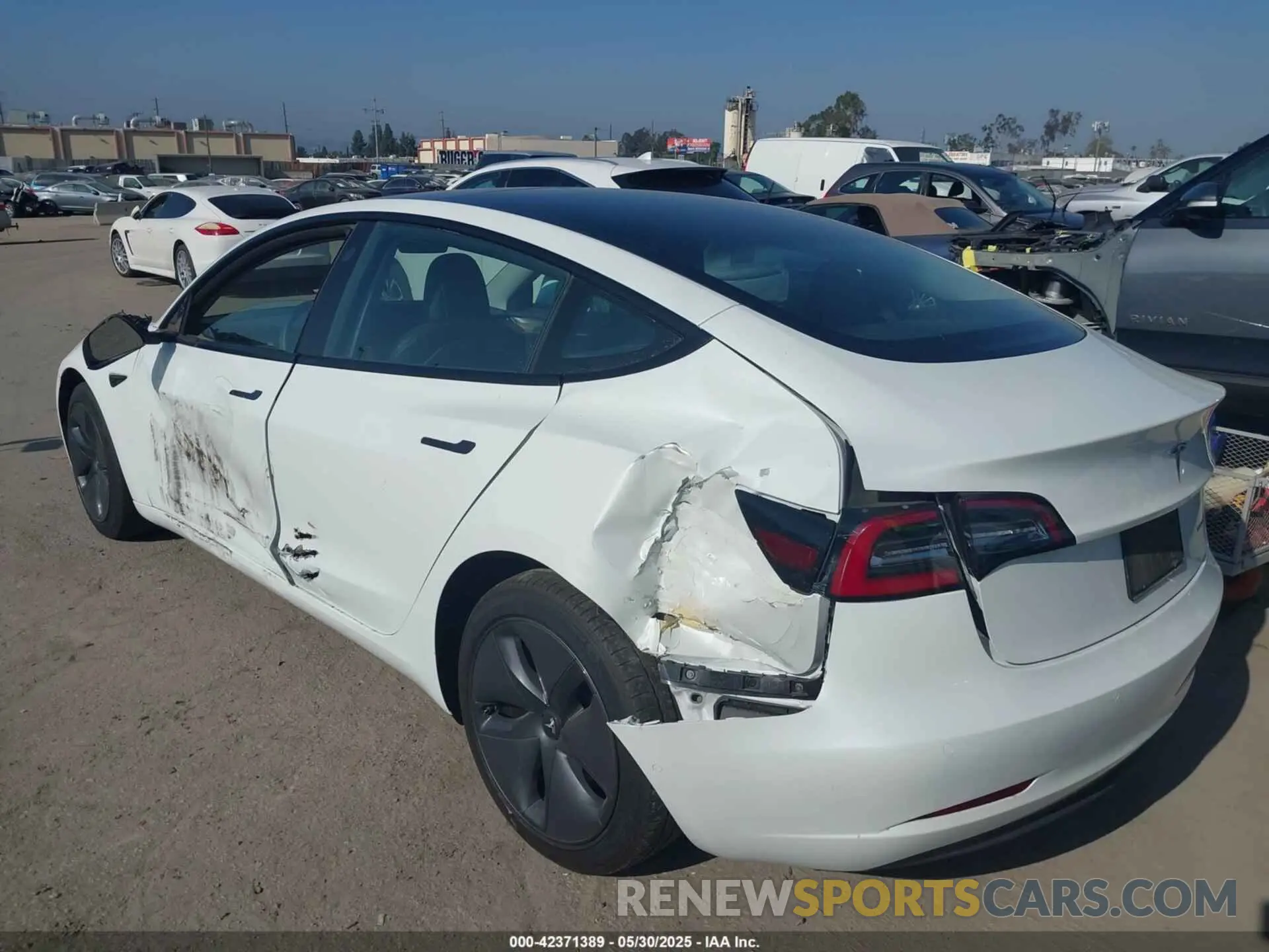 3 Фотография поврежденного автомобиля 5YJ3E1EB1NF332200 TESLA MODEL 3 2022