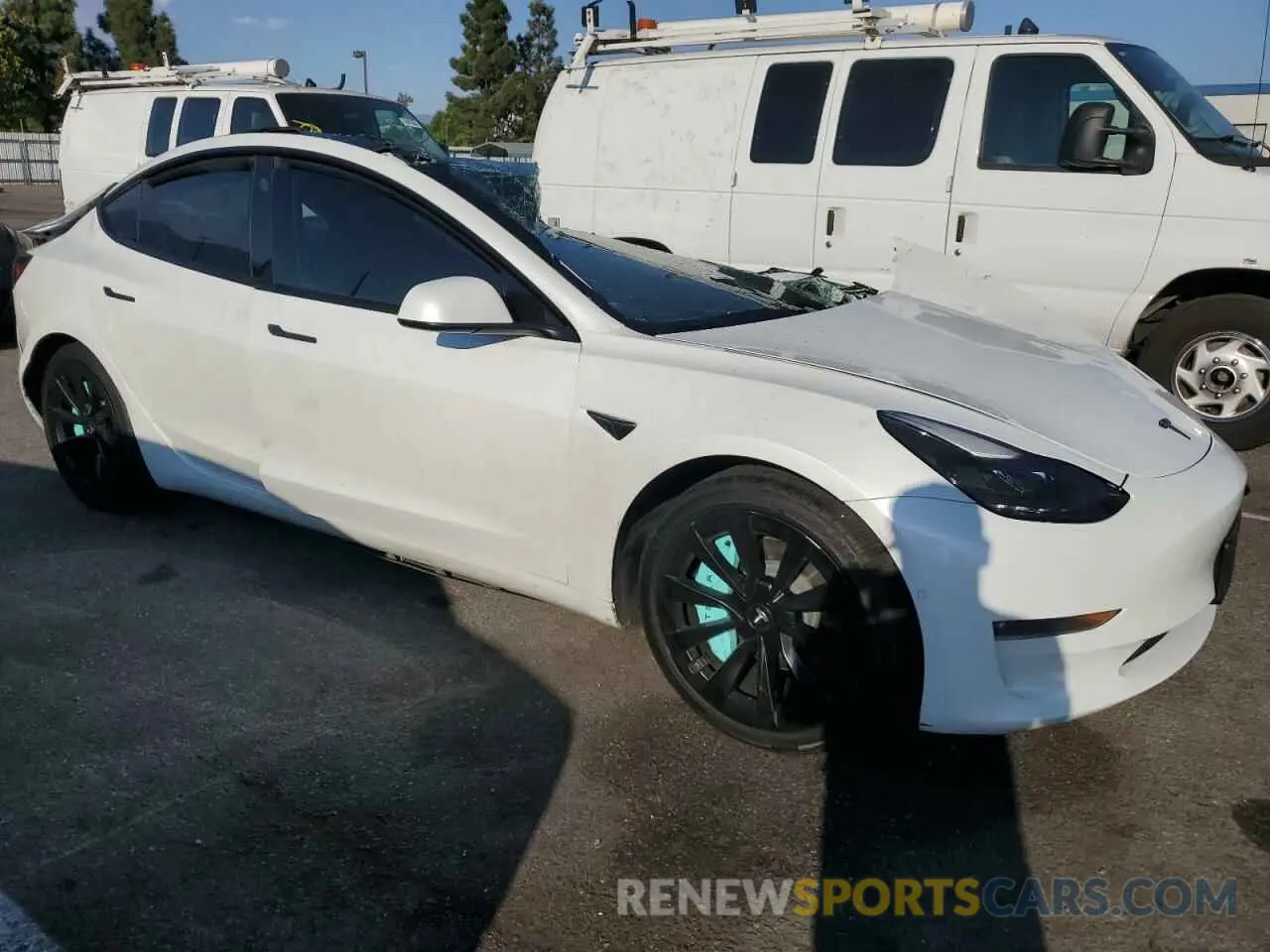 4 Photograph of a damaged car 5YJ3E1EB2NF145385 TESLA MODEL 3 2022