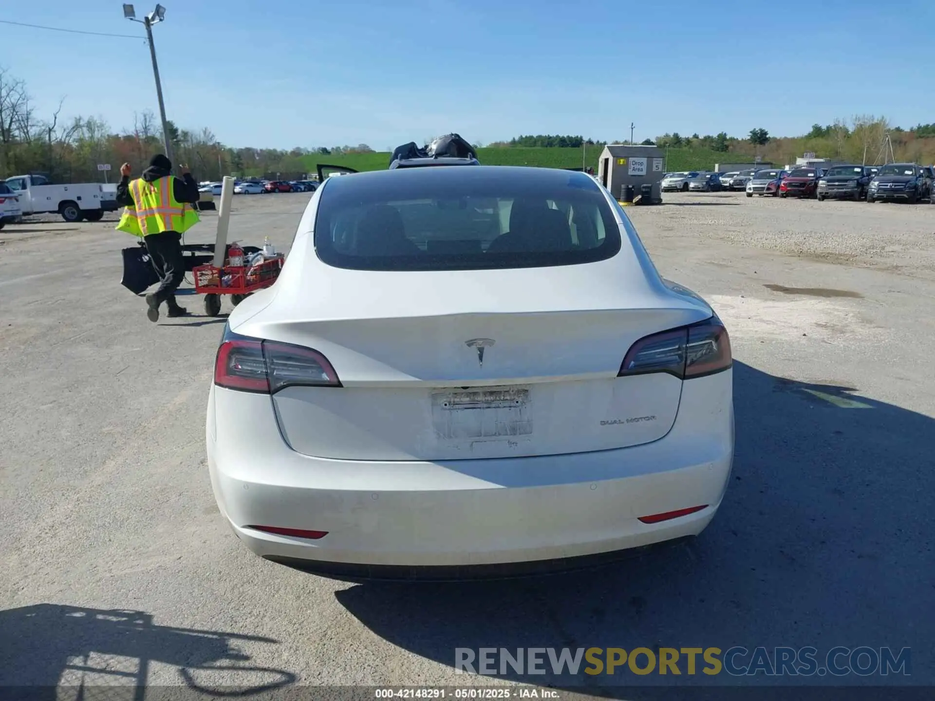 16 Фотография поврежденного автомобиля 5YJ3E1EB2NF170335 TESLA MODEL 3 2022