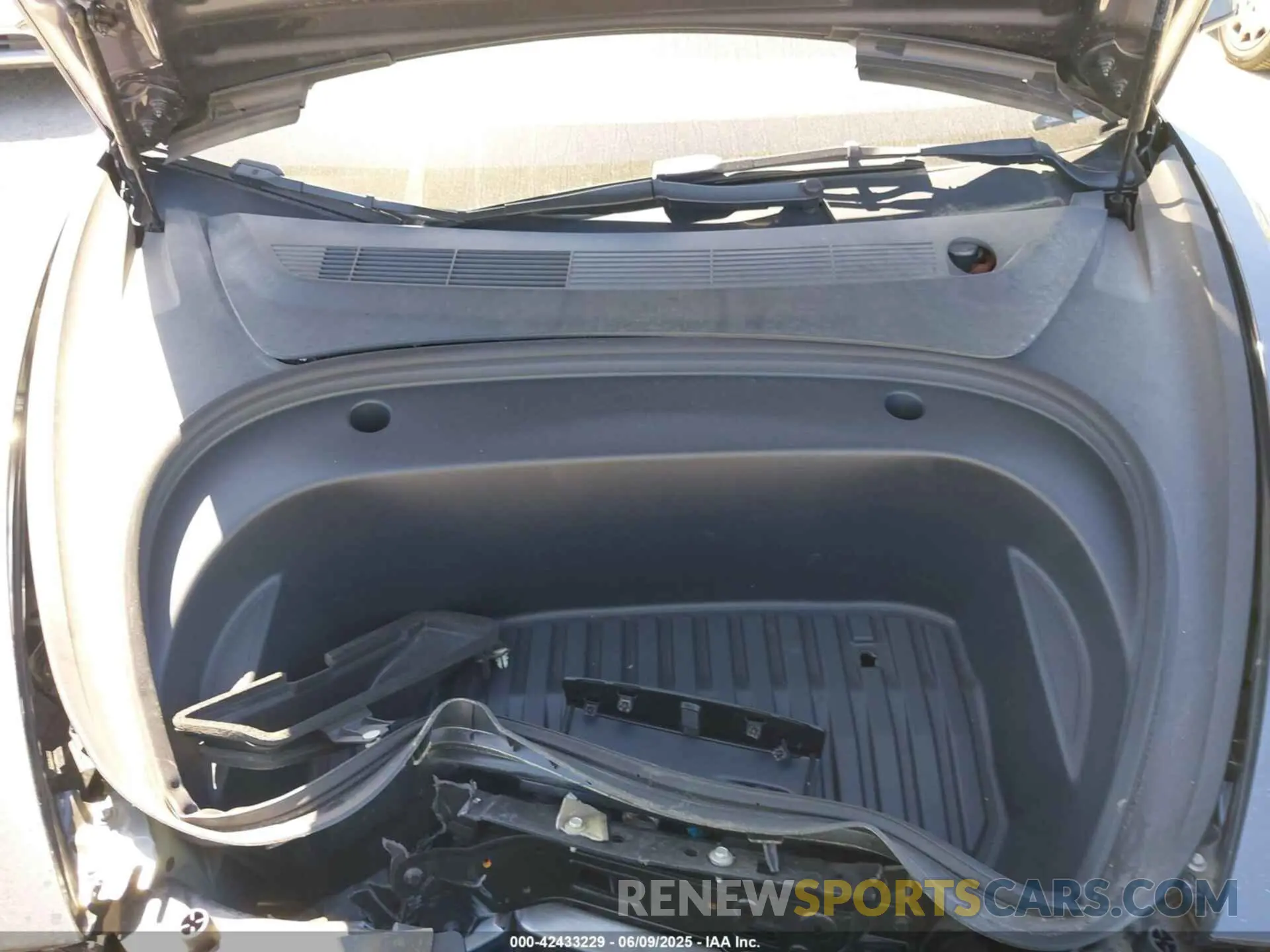 10 Photograph of a damaged car 5YJ3E1EB2NF182940 TESLA MODEL 3 2022