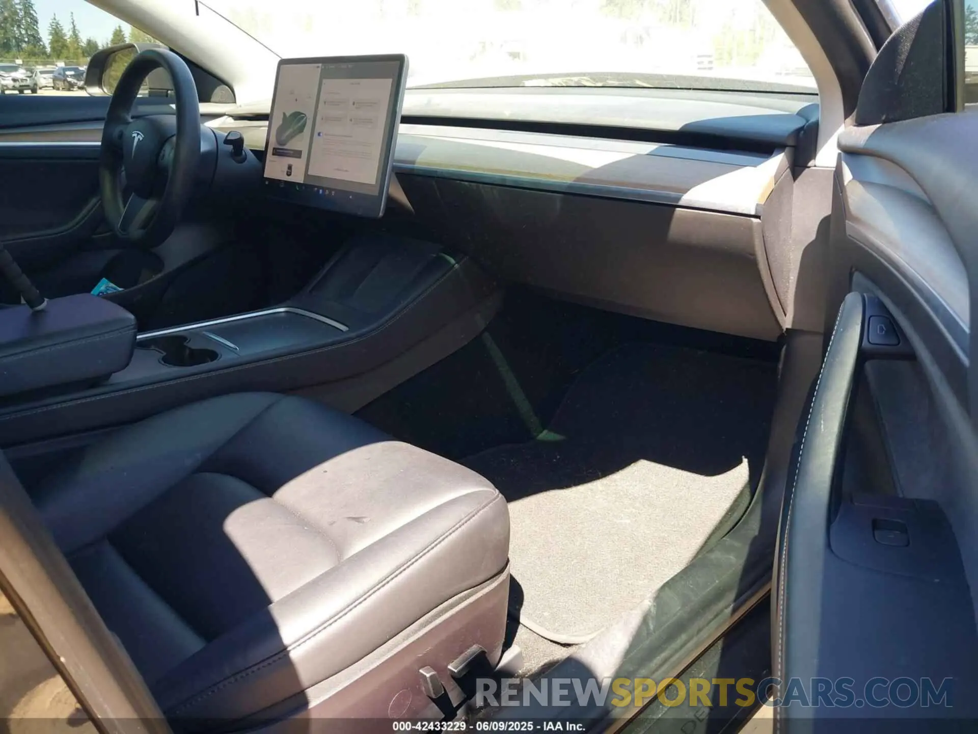 5 Photograph of a damaged car 5YJ3E1EB2NF182940 TESLA MODEL 3 2022
