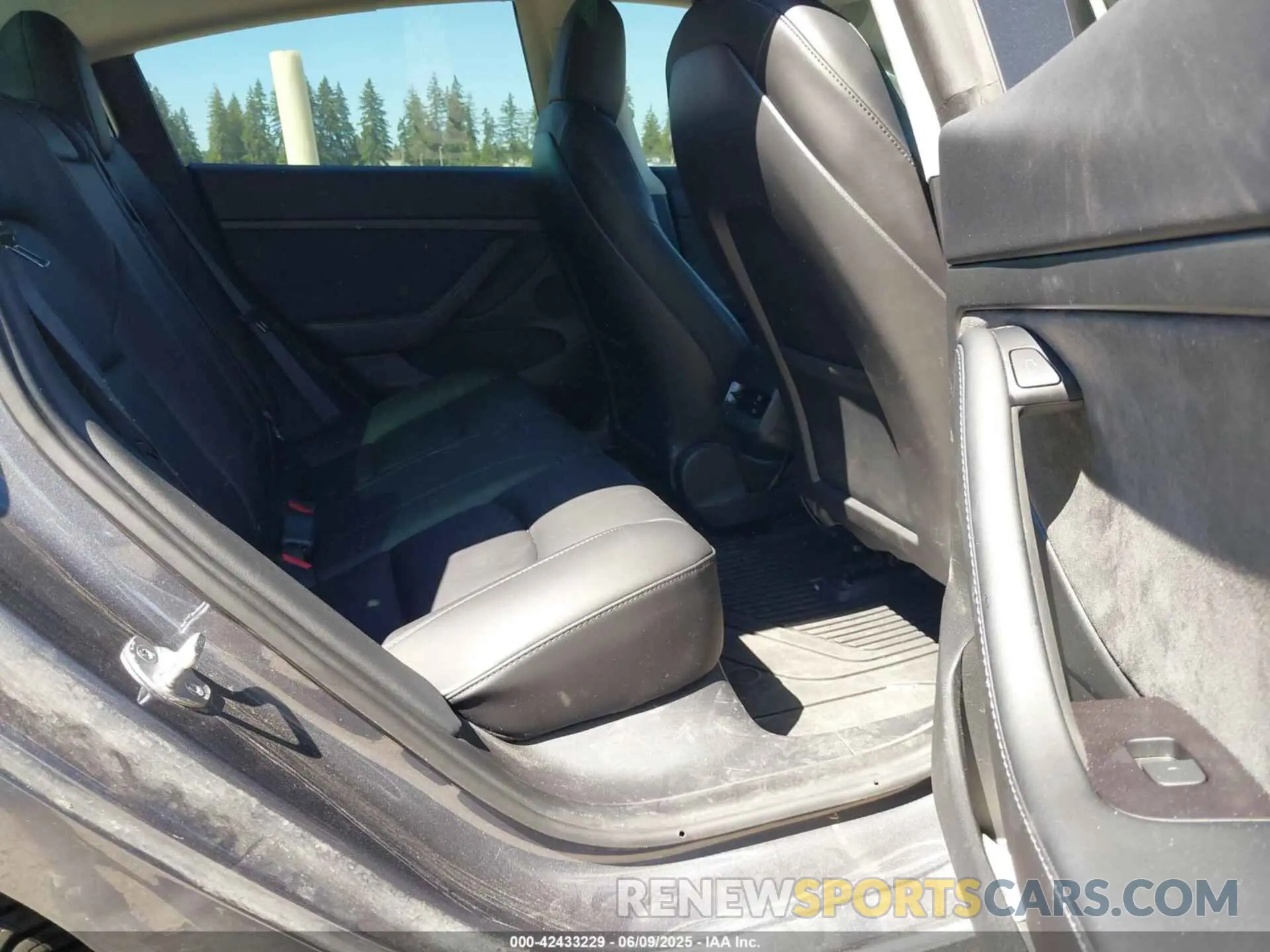 8 Photograph of a damaged car 5YJ3E1EB2NF182940 TESLA MODEL 3 2022