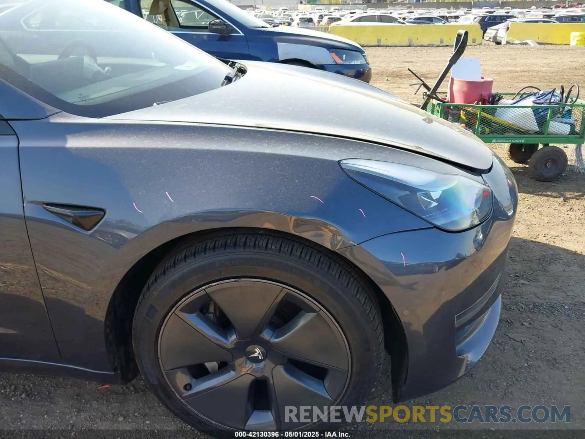 19 Photograph of a damaged car 5YJ3E1EB2NF183893 TESLA MODEL 3 2022
