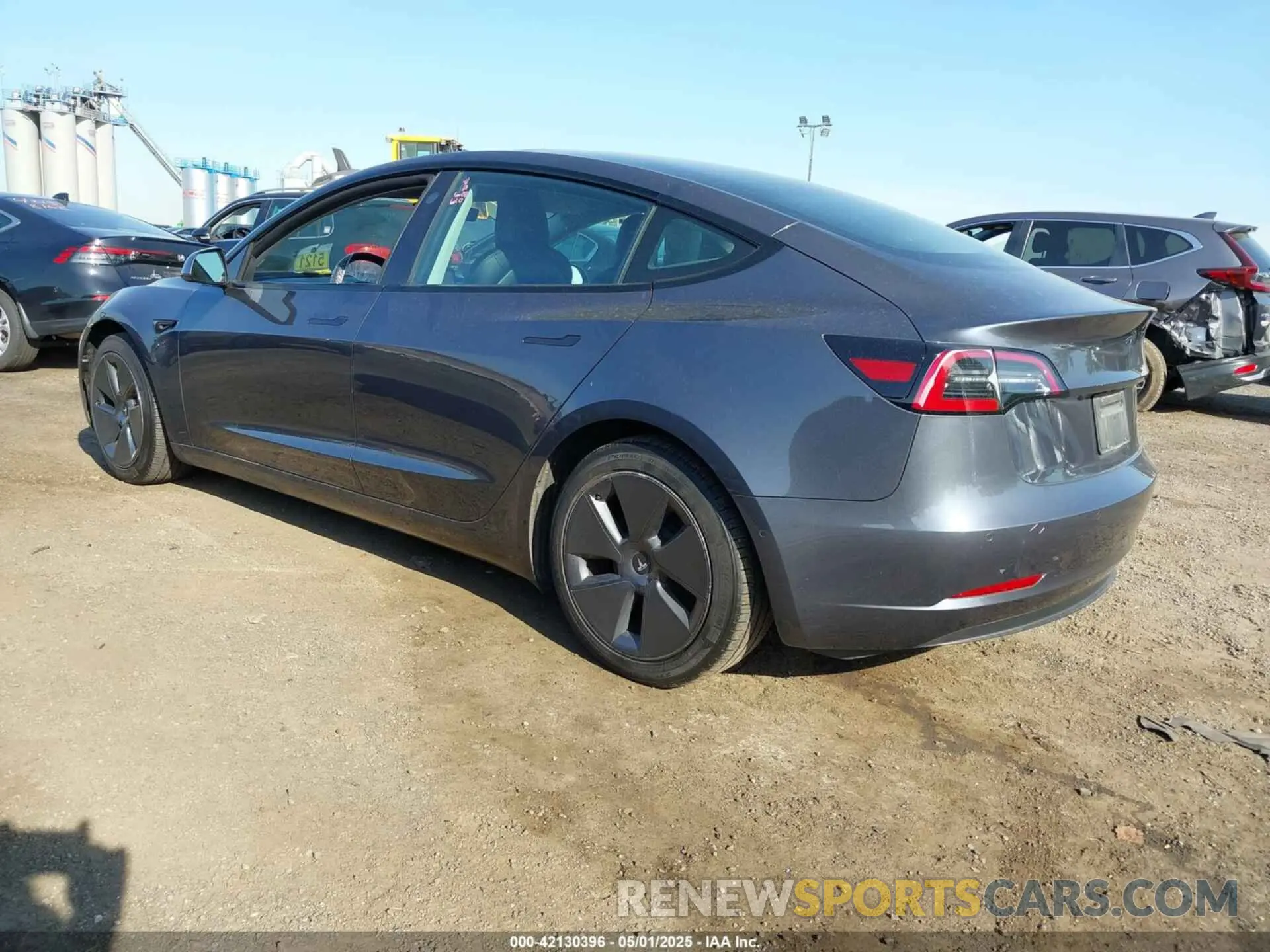 3 Photograph of a damaged car 5YJ3E1EB2NF183893 TESLA MODEL 3 2022