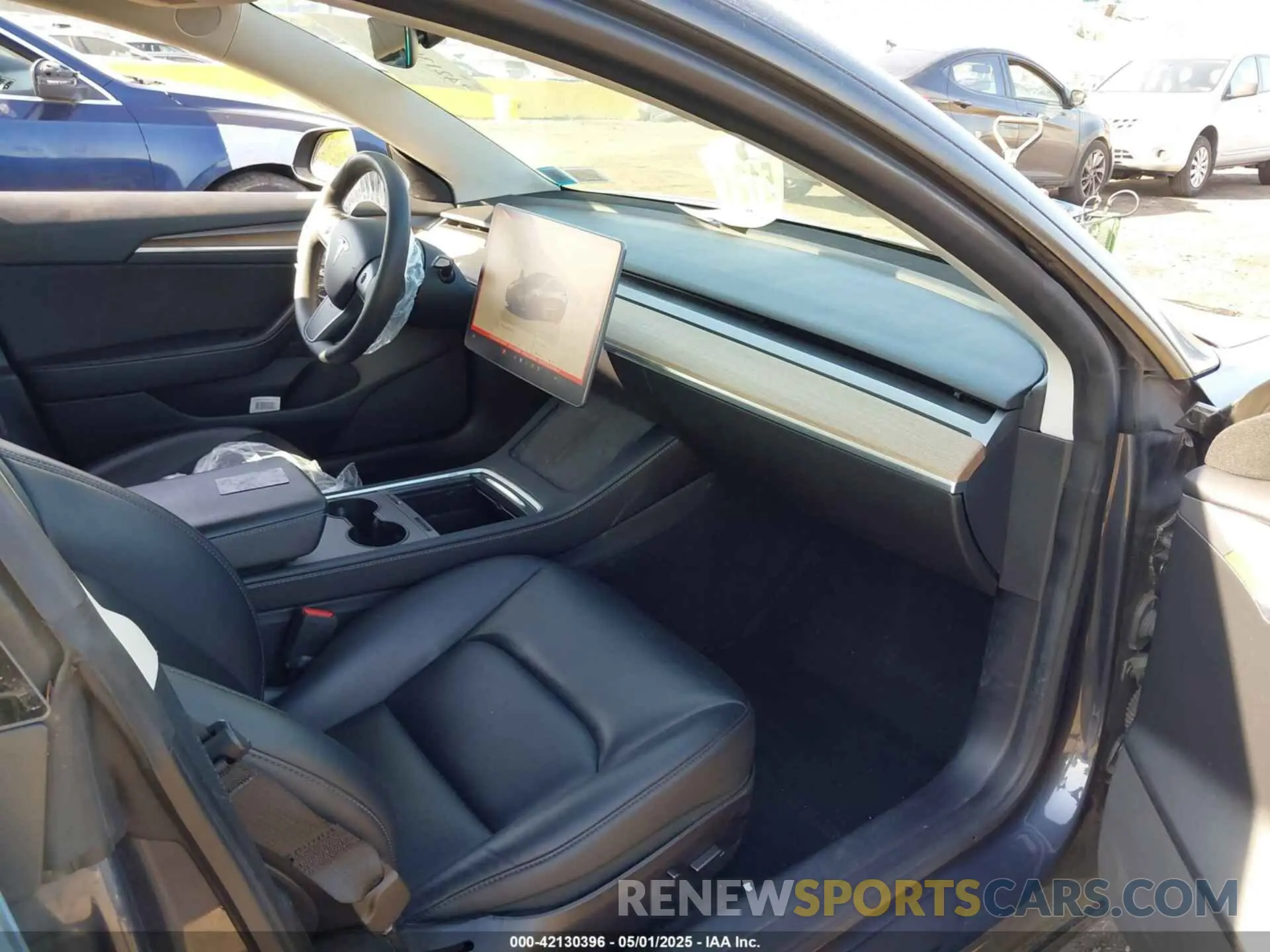 5 Photograph of a damaged car 5YJ3E1EB2NF183893 TESLA MODEL 3 2022