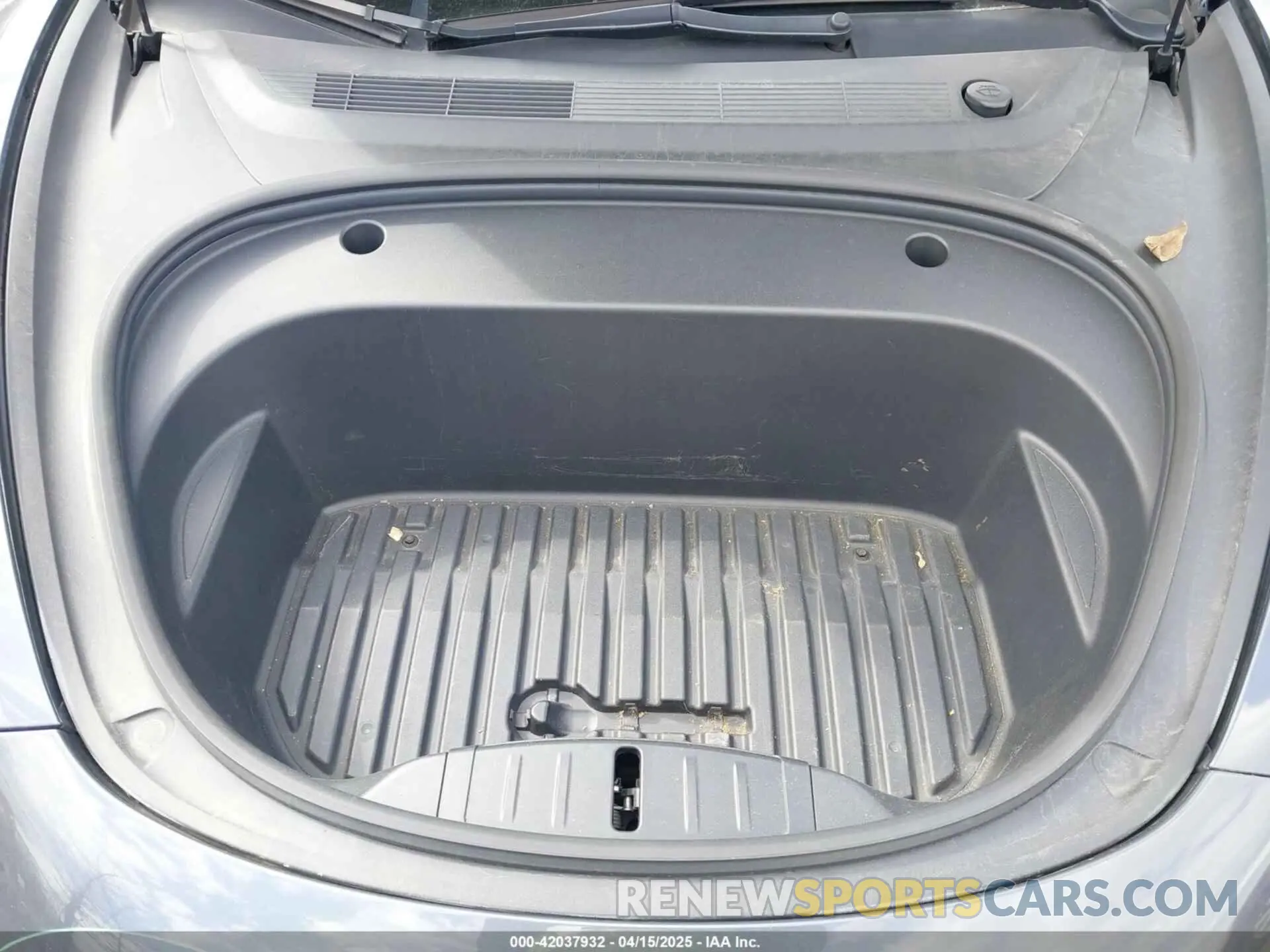 10 Photograph of a damaged car 5YJ3E1EB2NF203477 TESLA MODEL 3 2022