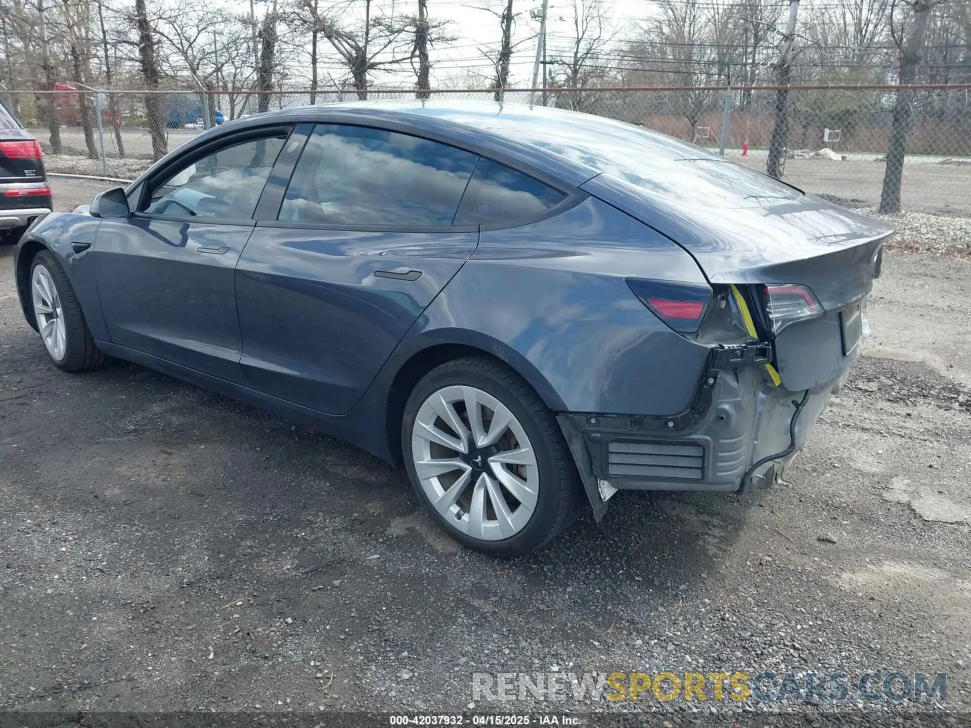 3 Photograph of a damaged car 5YJ3E1EB2NF203477 TESLA MODEL 3 2022