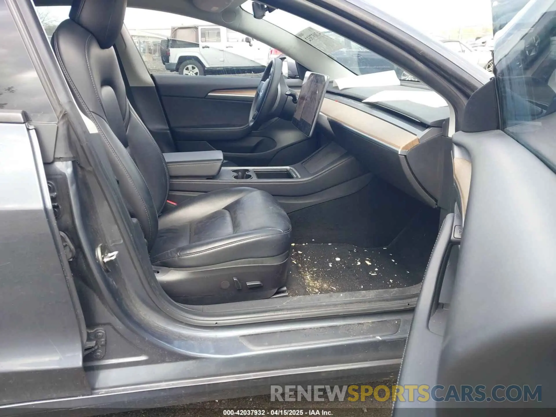 5 Photograph of a damaged car 5YJ3E1EB2NF203477 TESLA MODEL 3 2022