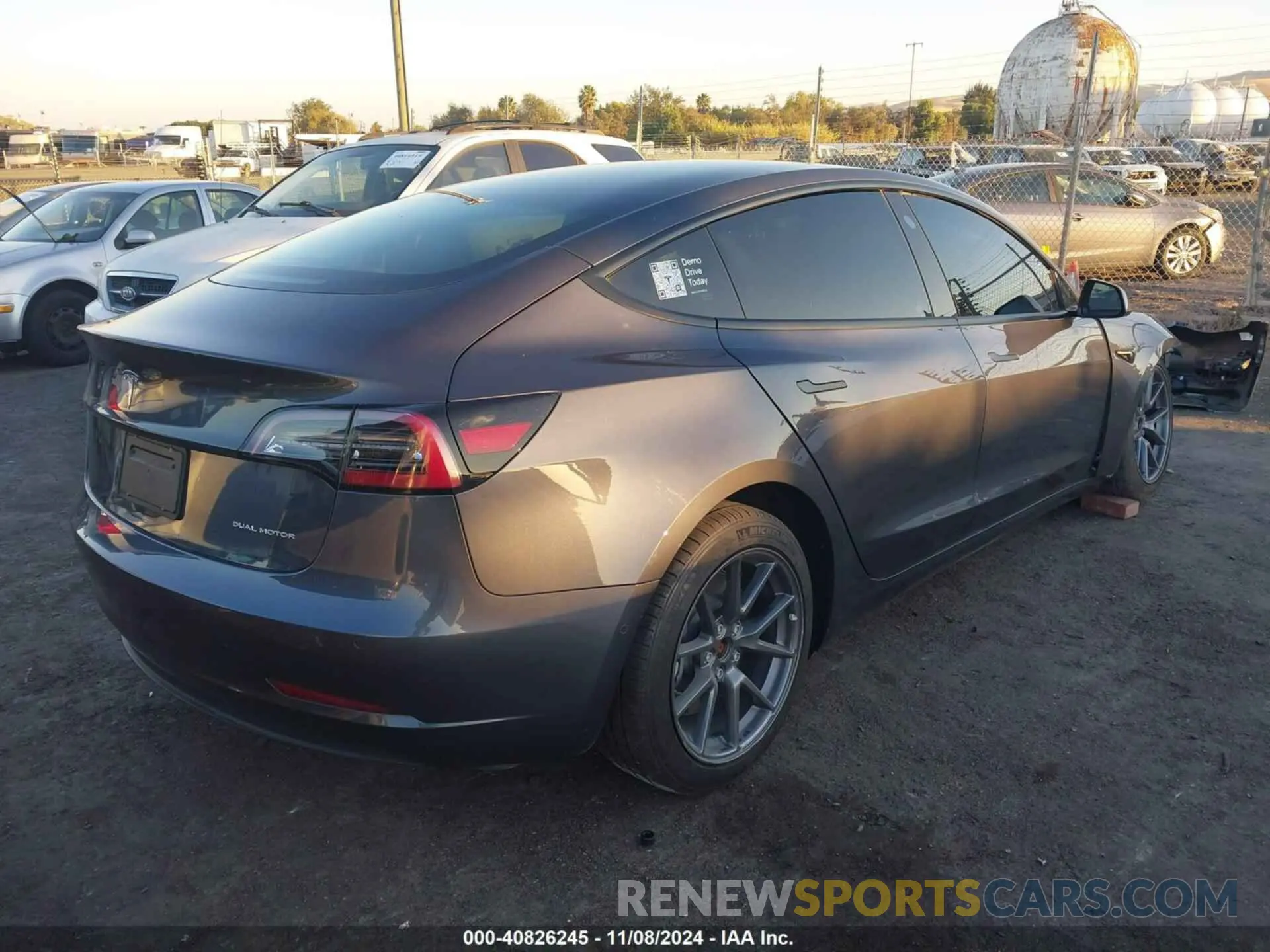 4 Photograph of a damaged car 5YJ3E1EB2NF207271 TESLA MODEL 3 2022