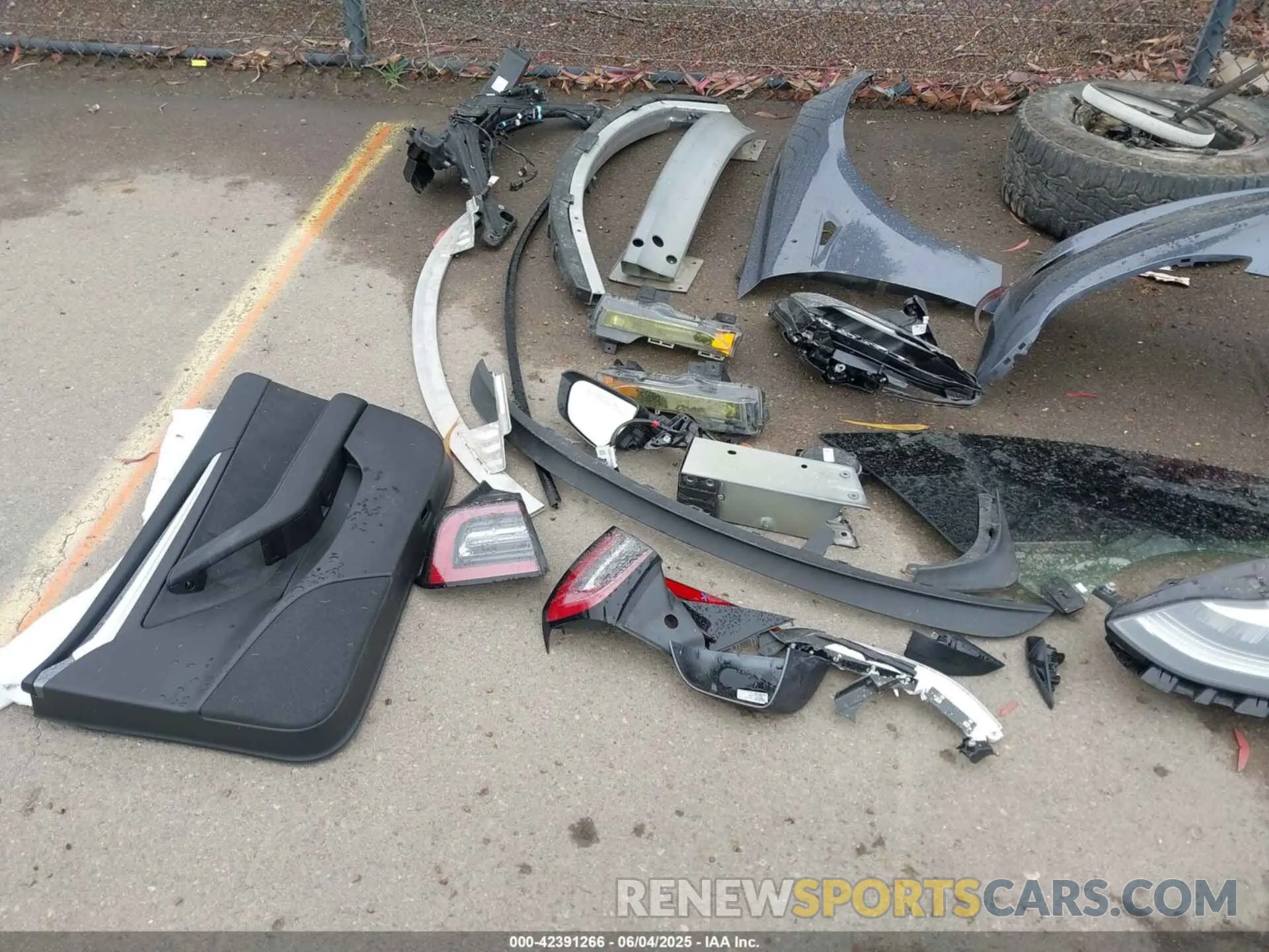 11 Photograph of a damaged car 5YJ3E1EB2NF259483 TESLA MODEL 3 2022