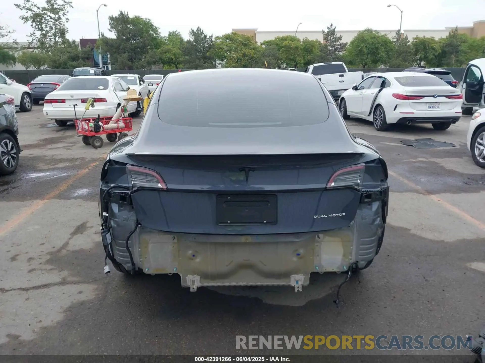 16 Photograph of a damaged car 5YJ3E1EB2NF259483 TESLA MODEL 3 2022