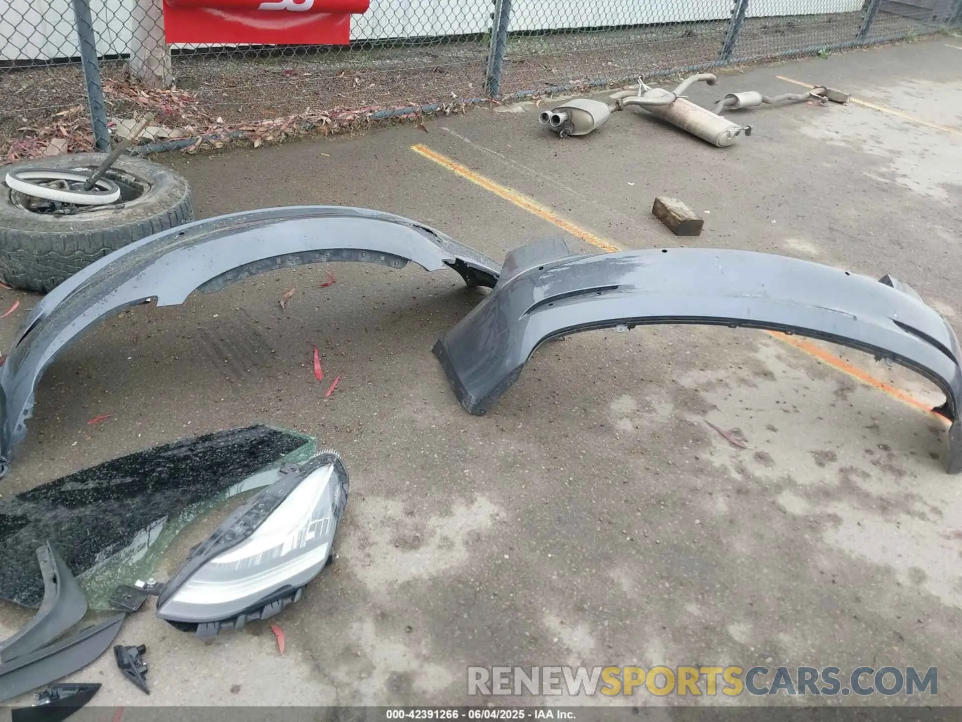 19 Photograph of a damaged car 5YJ3E1EB2NF259483 TESLA MODEL 3 2022