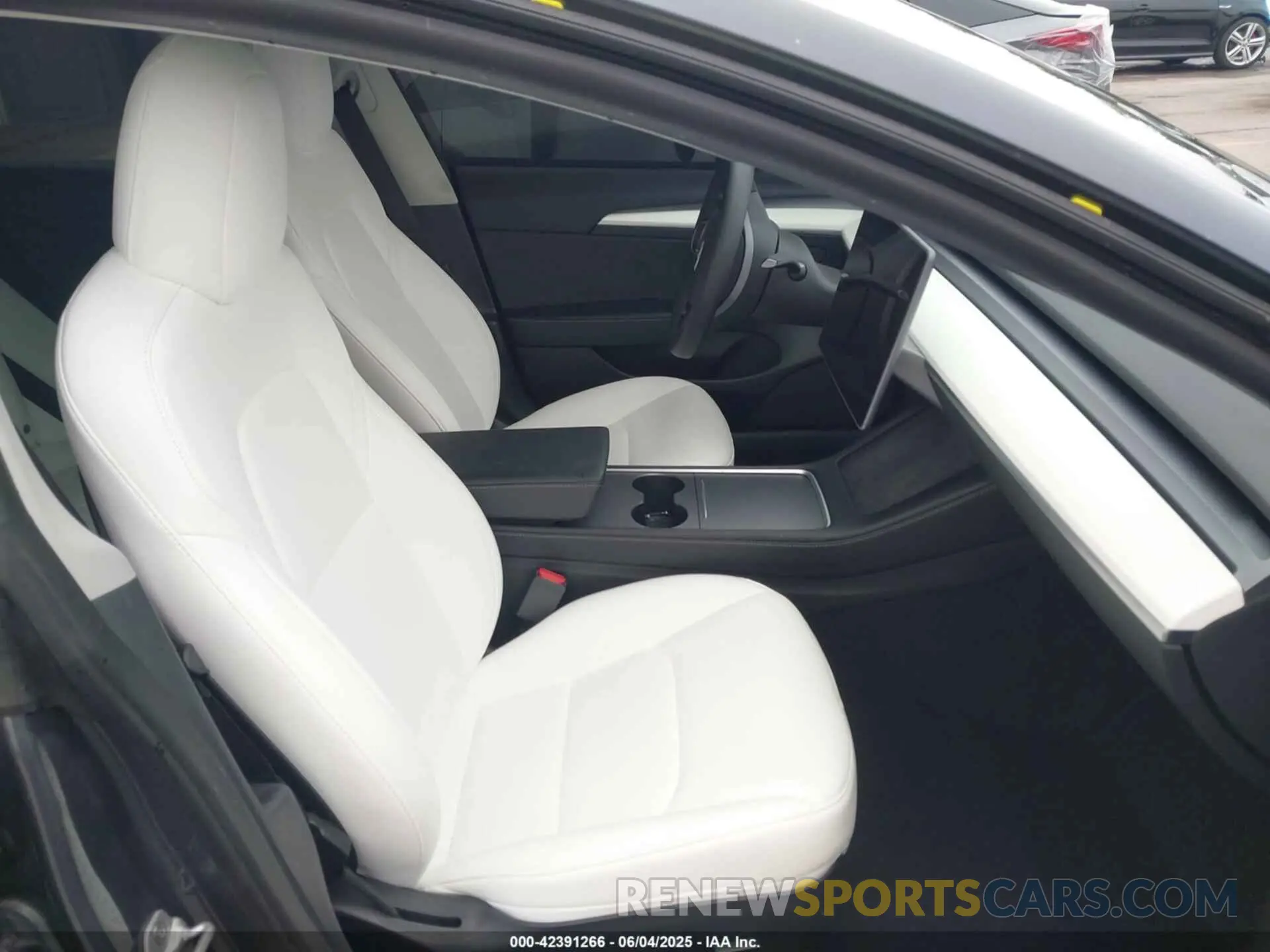 5 Photograph of a damaged car 5YJ3E1EB2NF259483 TESLA MODEL 3 2022