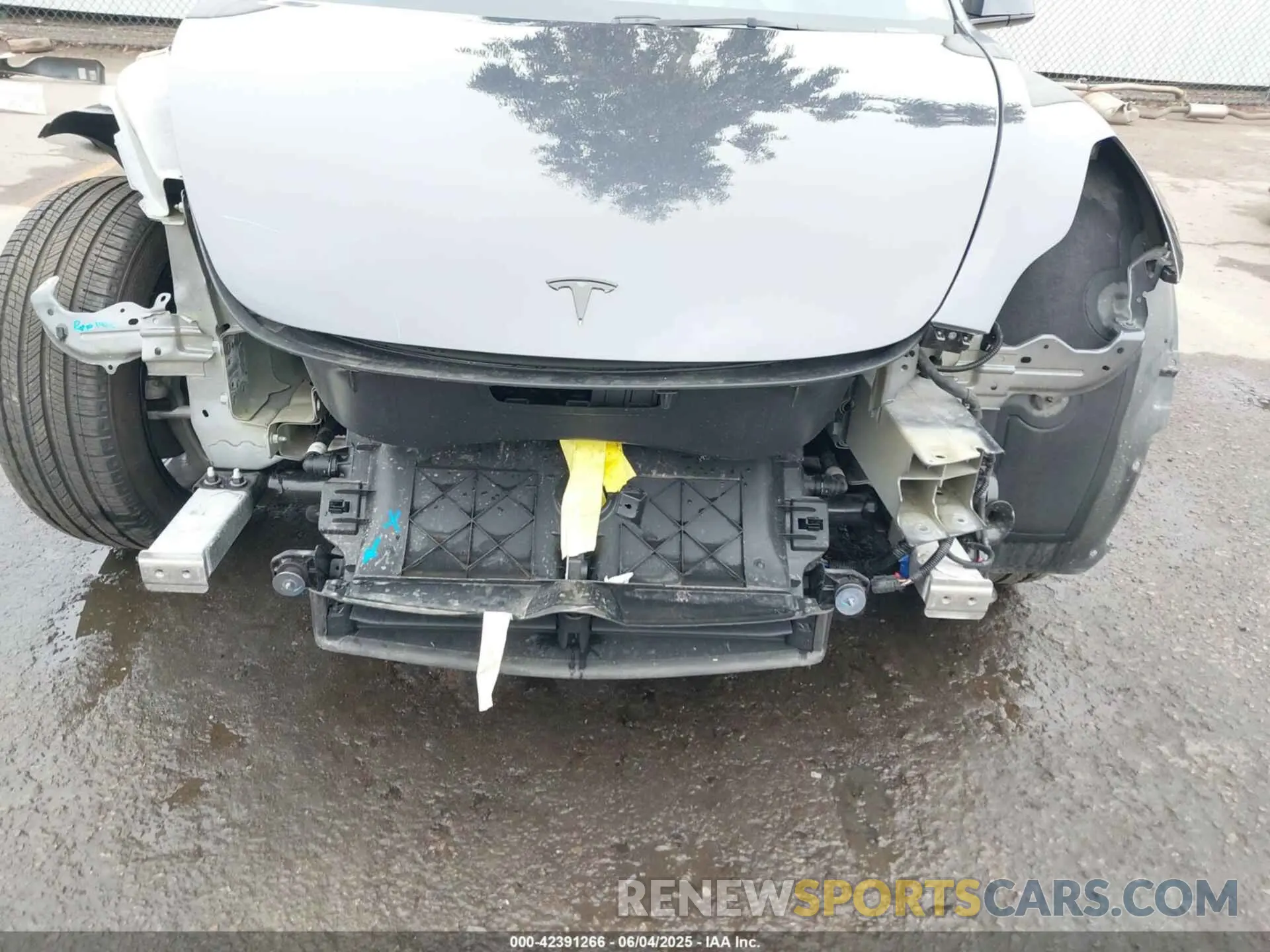 6 Photograph of a damaged car 5YJ3E1EB2NF259483 TESLA MODEL 3 2022