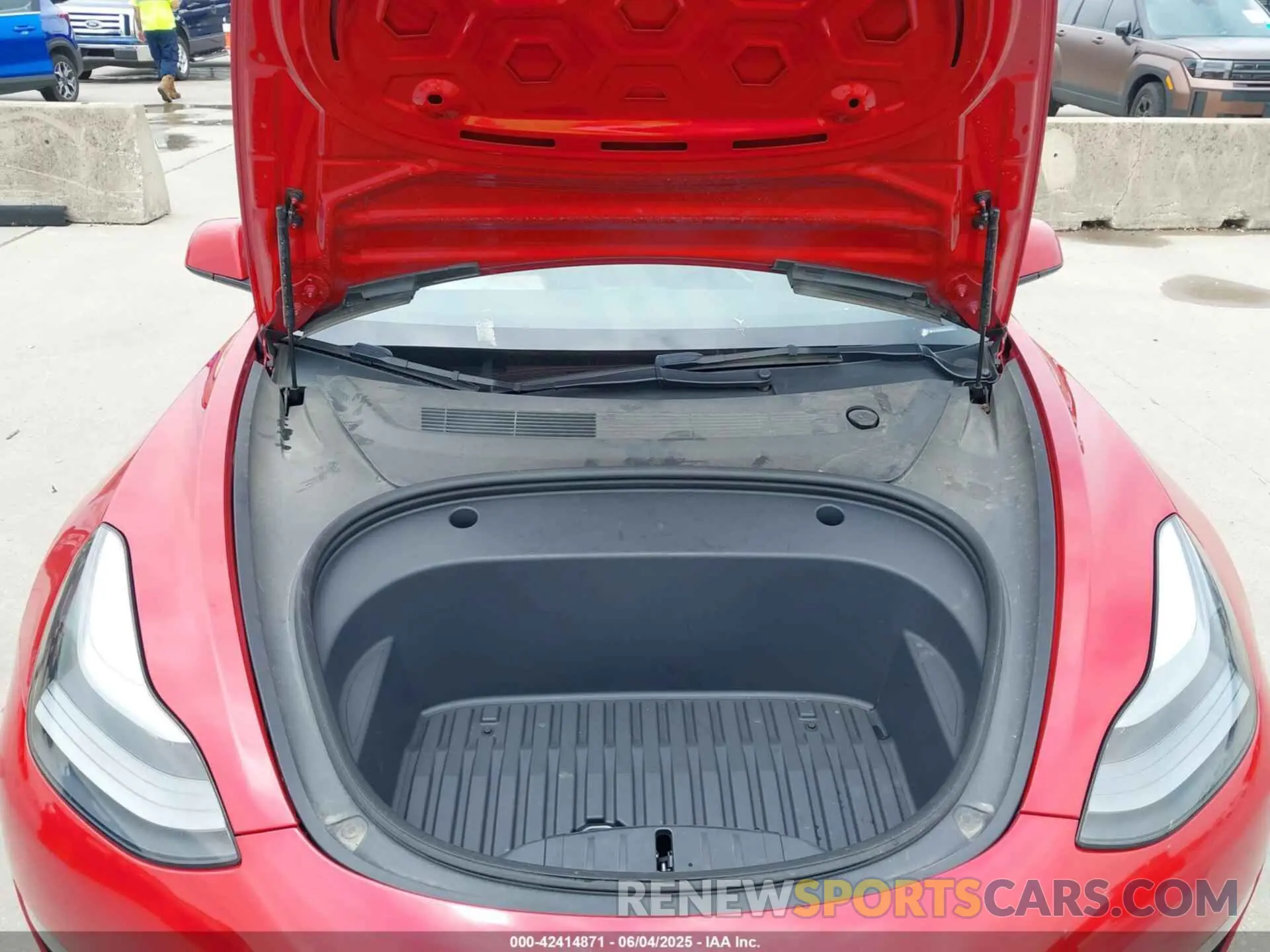 10 Photograph of a damaged car 5YJ3E1EB2NF267213 TESLA MODEL 3 2022