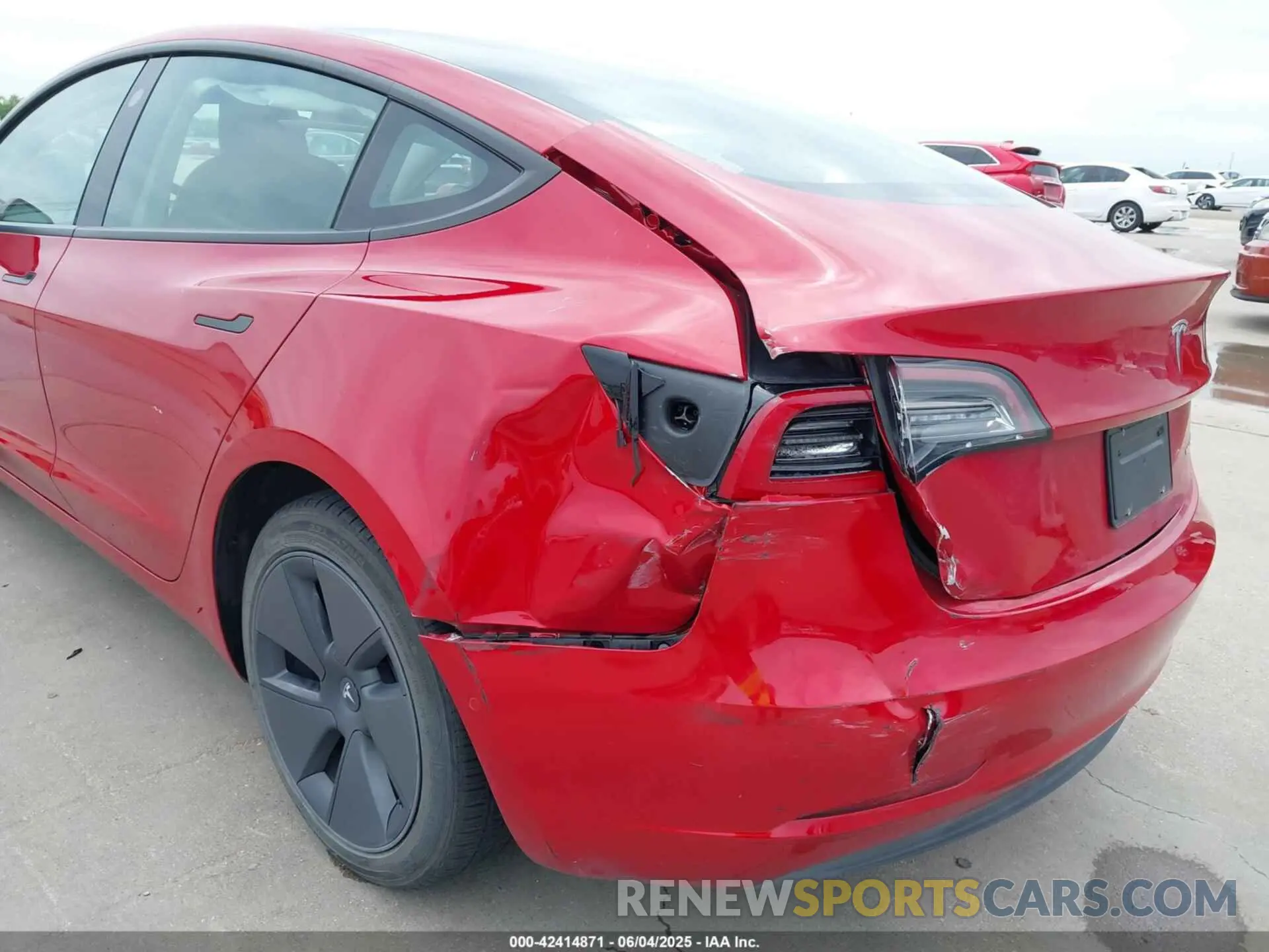 6 Photograph of a damaged car 5YJ3E1EB2NF267213 TESLA MODEL 3 2022