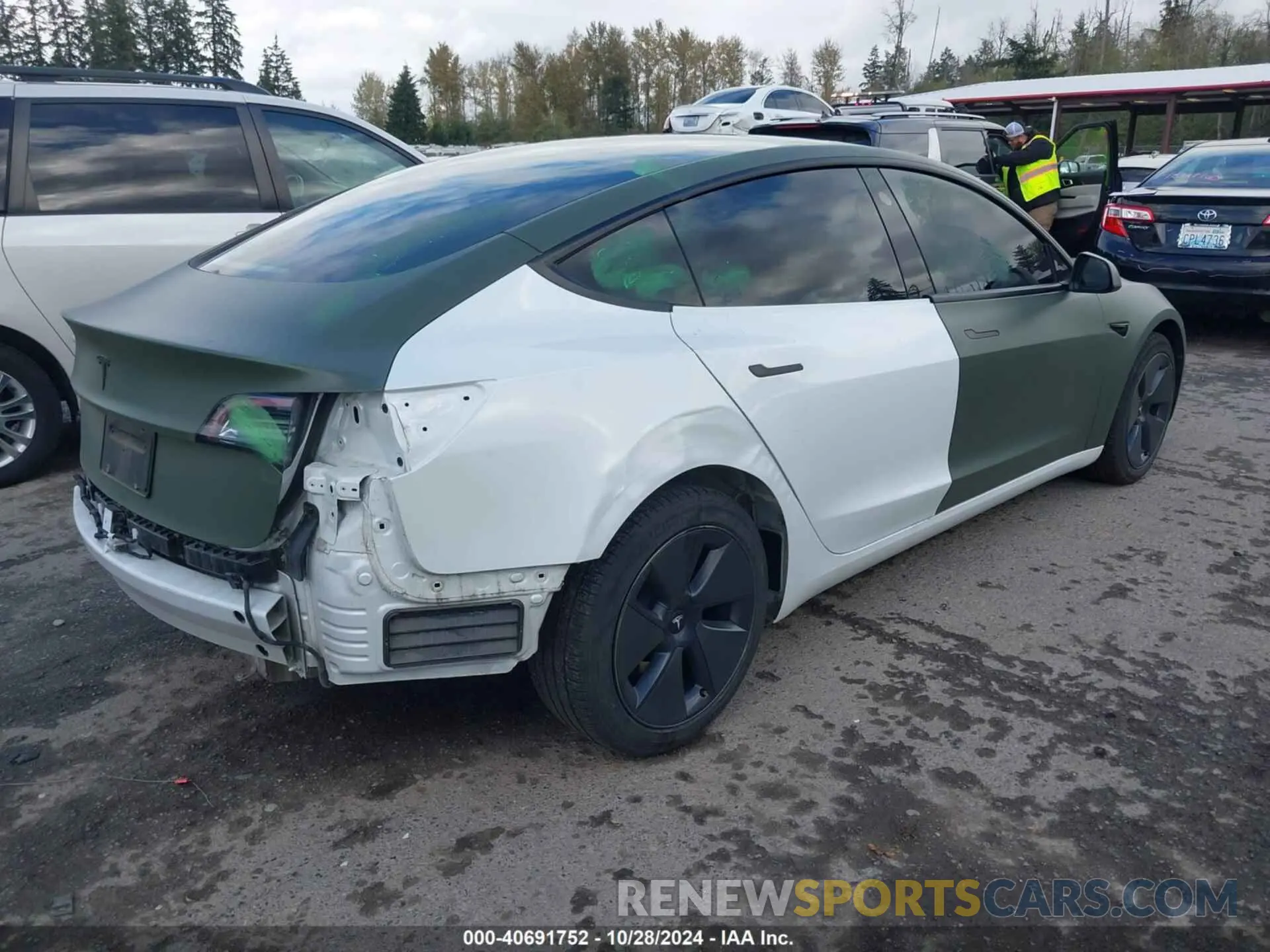 4 Photograph of a damaged car 5YJ3E1EB2NF326941 TESLA MODEL 3 2022