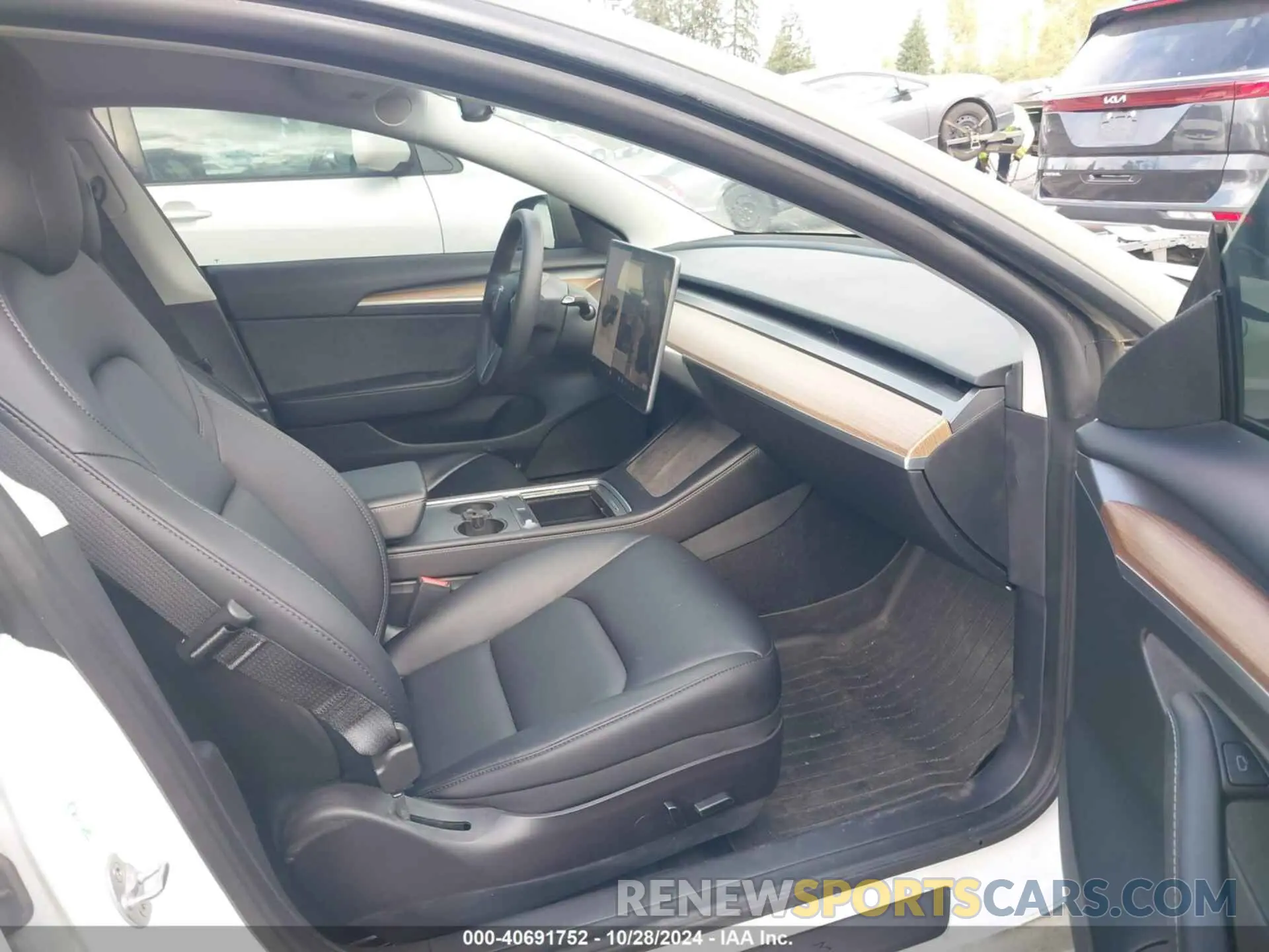 5 Photograph of a damaged car 5YJ3E1EB2NF326941 TESLA MODEL 3 2022